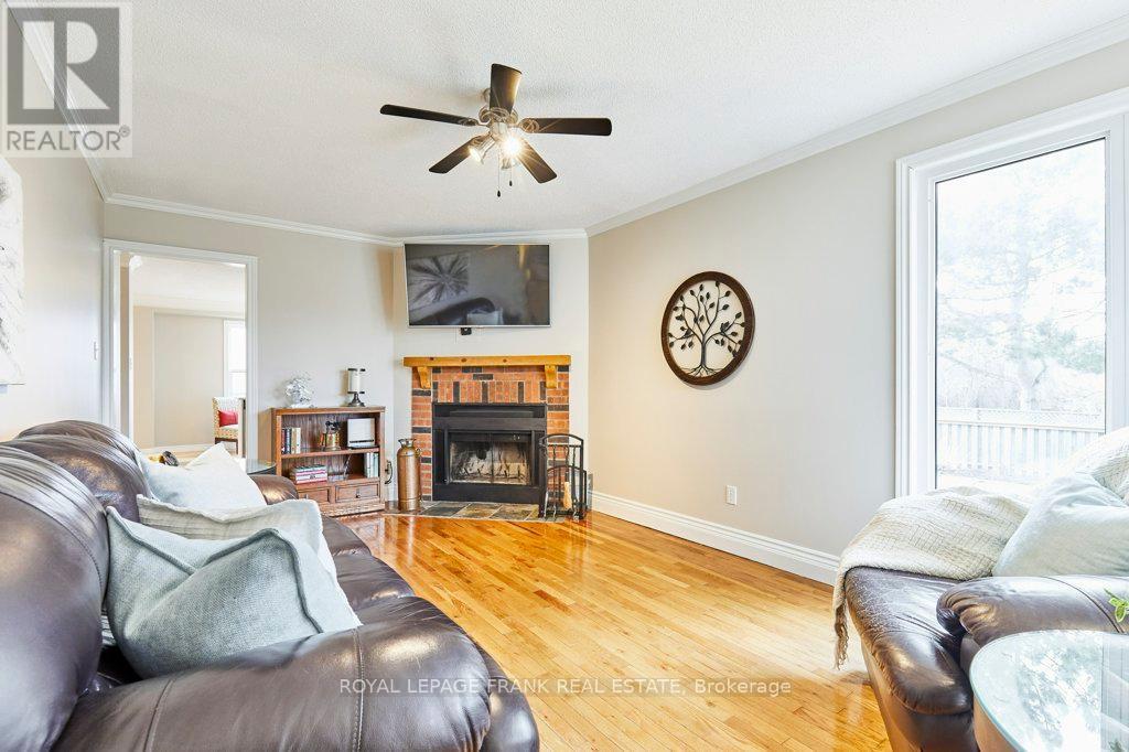 












27 POPLAR PARK CRESCENT N

,
Scugog (Port Perry),




Ontario
L9L1E3

