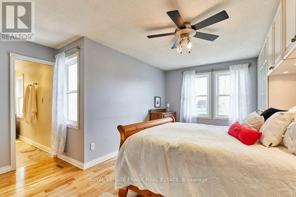 












27 POPLAR PARK CRESCENT N

,
Scugog (Port Perry),




Ontario
L9L1E3

