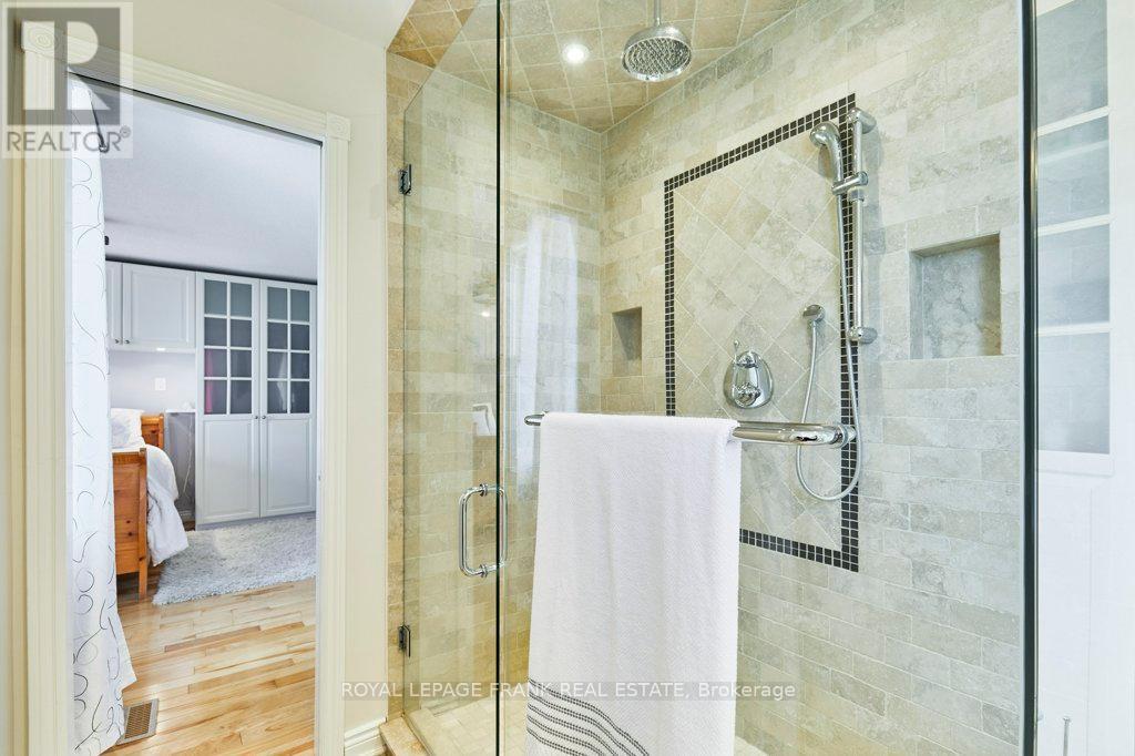 












27 POPLAR PARK CRESCENT N

,
Scugog (Port Perry),




Ontario
L9L1E3

