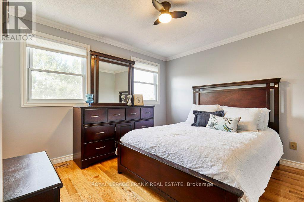 












27 POPLAR PARK CRESCENT N

,
Scugog (Port Perry),




Ontario
L9L1E3

