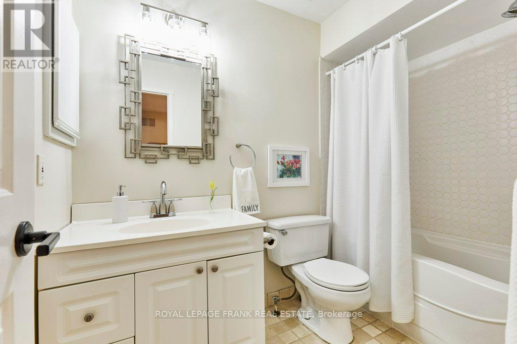 












27 POPLAR PARK CRESCENT N

,
Scugog (Port Perry),




Ontario
L9L1E3

