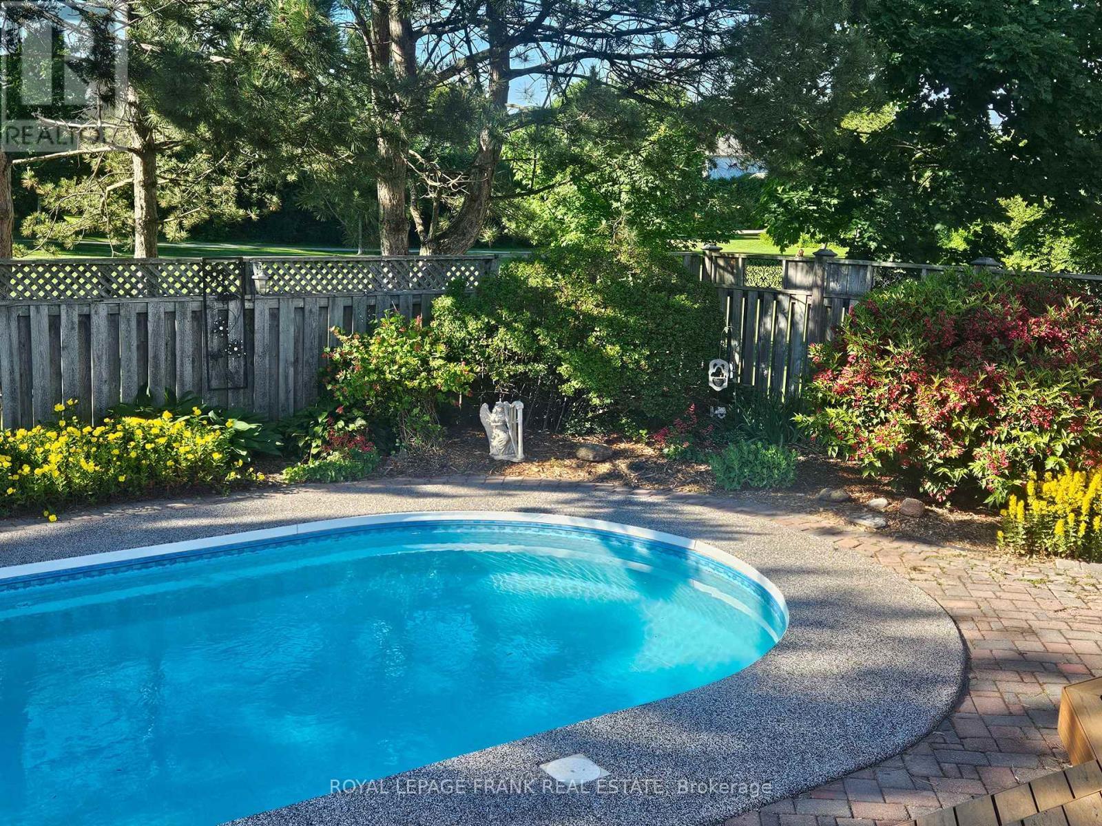 












27 POPLAR PARK CRESCENT N

,
Scugog (Port Perry),




Ontario
L9L1E3


