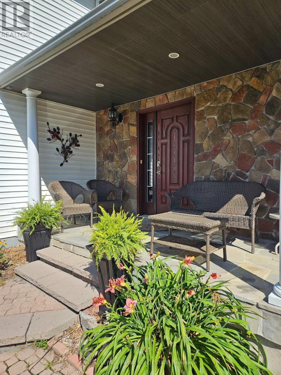 












27 POPLAR PARK CRESCENT N

,
Scugog (Port Perry),




Ontario
L9L1E3


