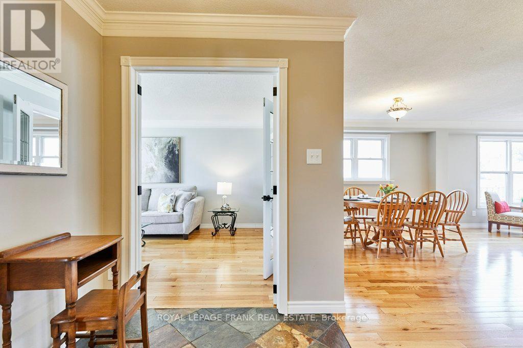 












27 POPLAR PARK CRESCENT N

,
Scugog (Port Perry),




Ontario
L9L1E3

