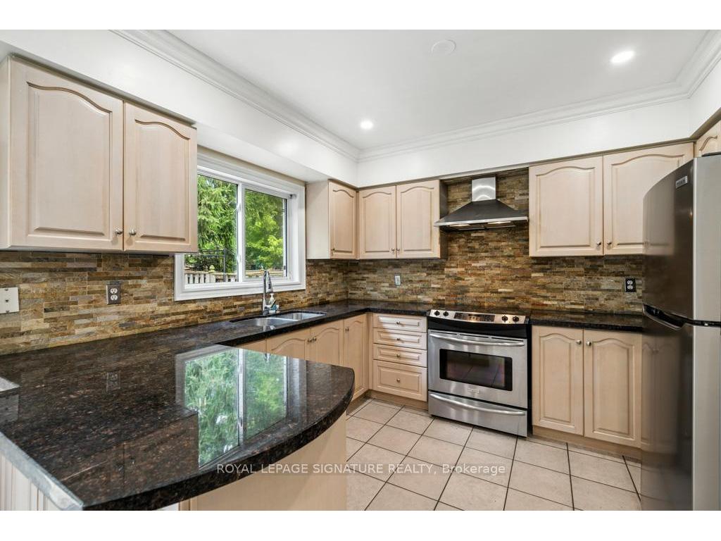 









584


Doubletree

Lane,
Newmarket,




ON
L3X 2K6

