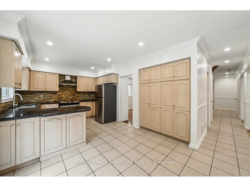 









584


Doubletree

Lane,
Newmarket,




ON
L3X 2K6

