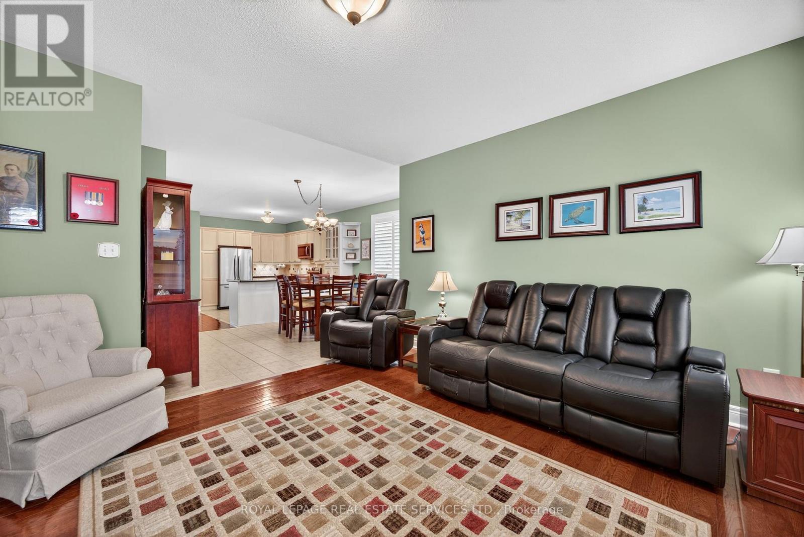 












17 NORTHWOOD DRIVE

,
Wasaga Beach,




Ontario
L9Z3B5

