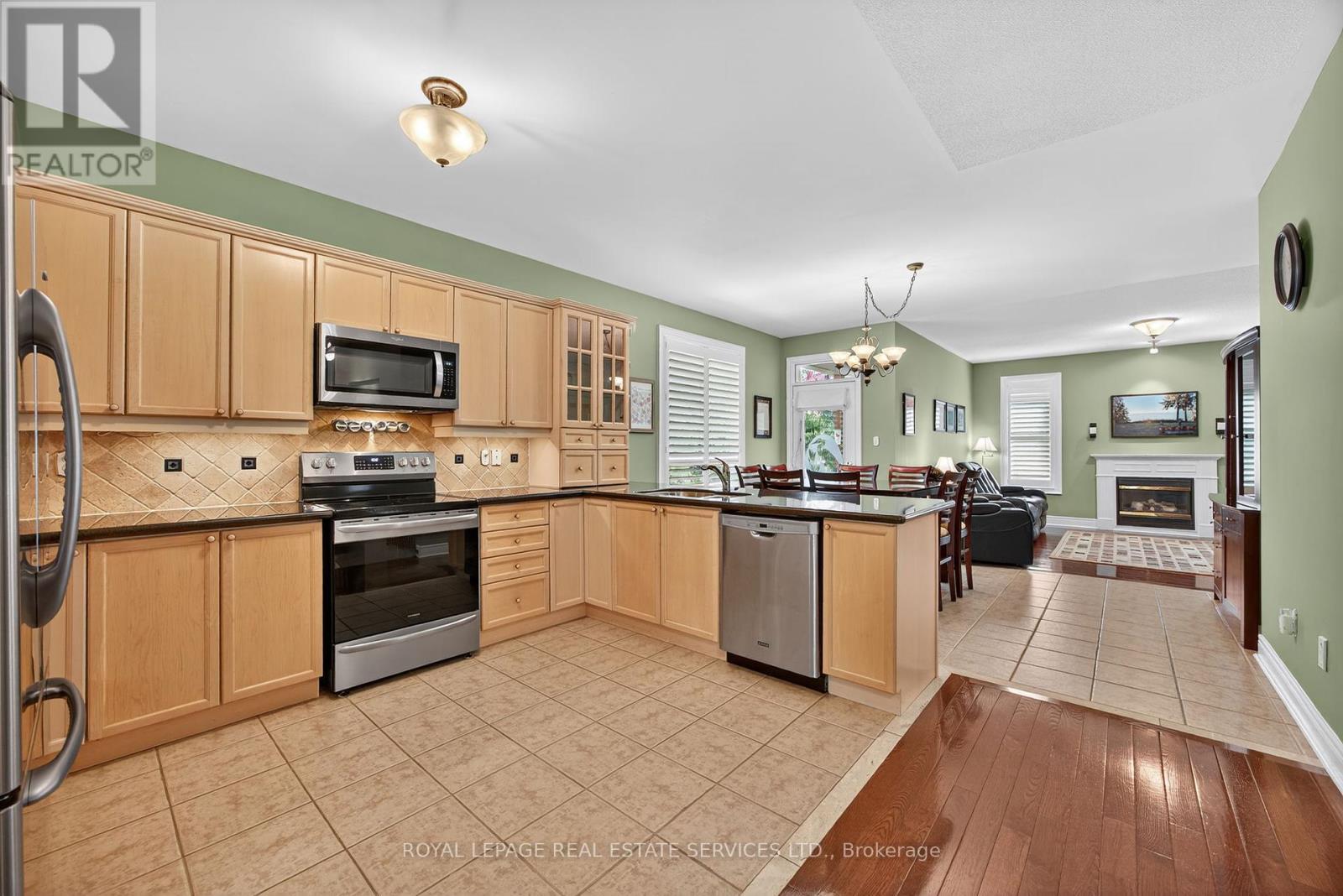 












17 NORTHWOOD DRIVE

,
Wasaga Beach,




Ontario
L9Z3B5

