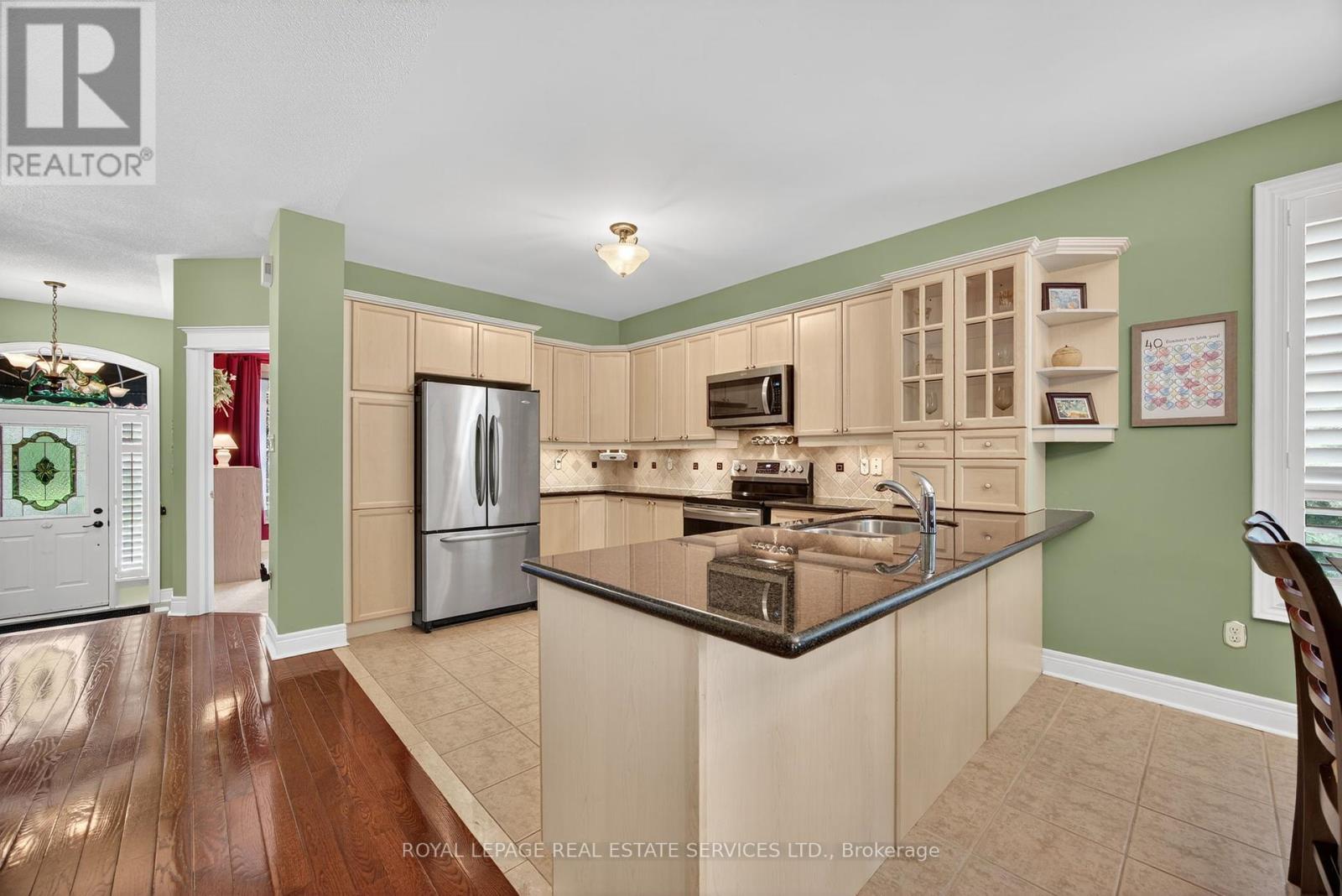 












17 NORTHWOOD DRIVE

,
Wasaga Beach,




Ontario
L9Z3B5

