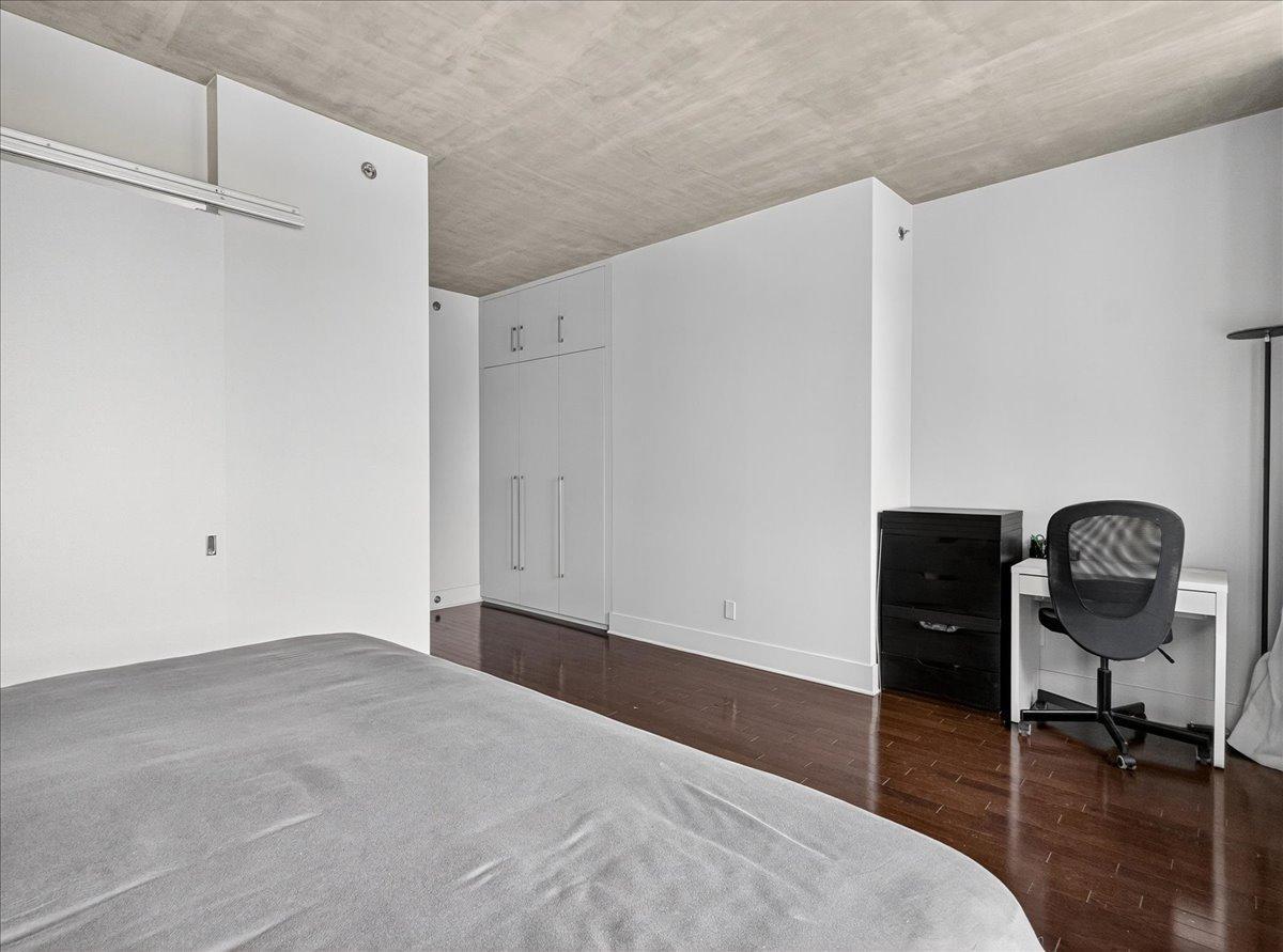 









363


Rue St-Hubert

, 302,
Montréal (Ville-Marie),




QC
H2L0A8

