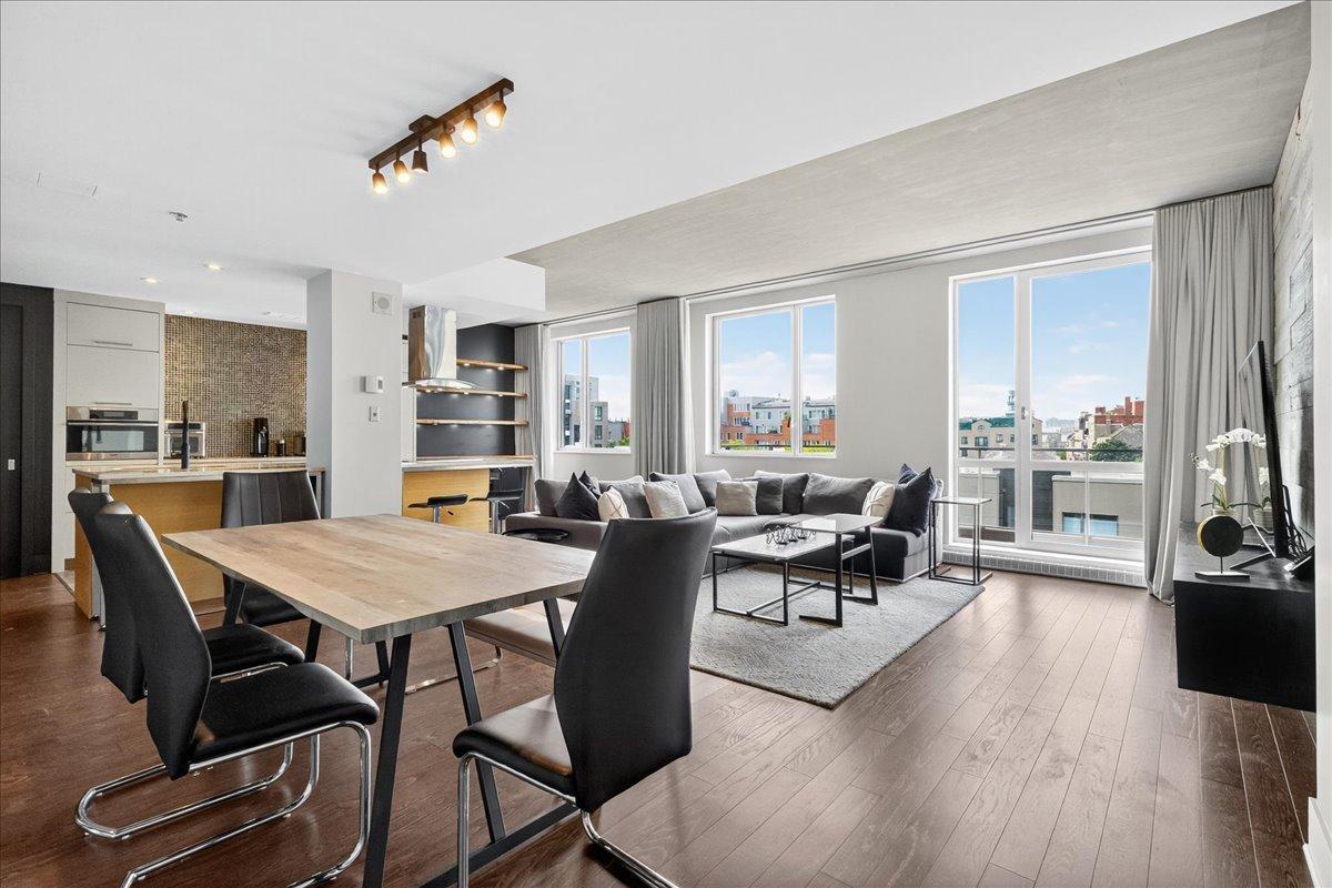 









363


Rue St-Hubert

, 302,
Montréal (Ville-Marie),




QC
H2L0A8

