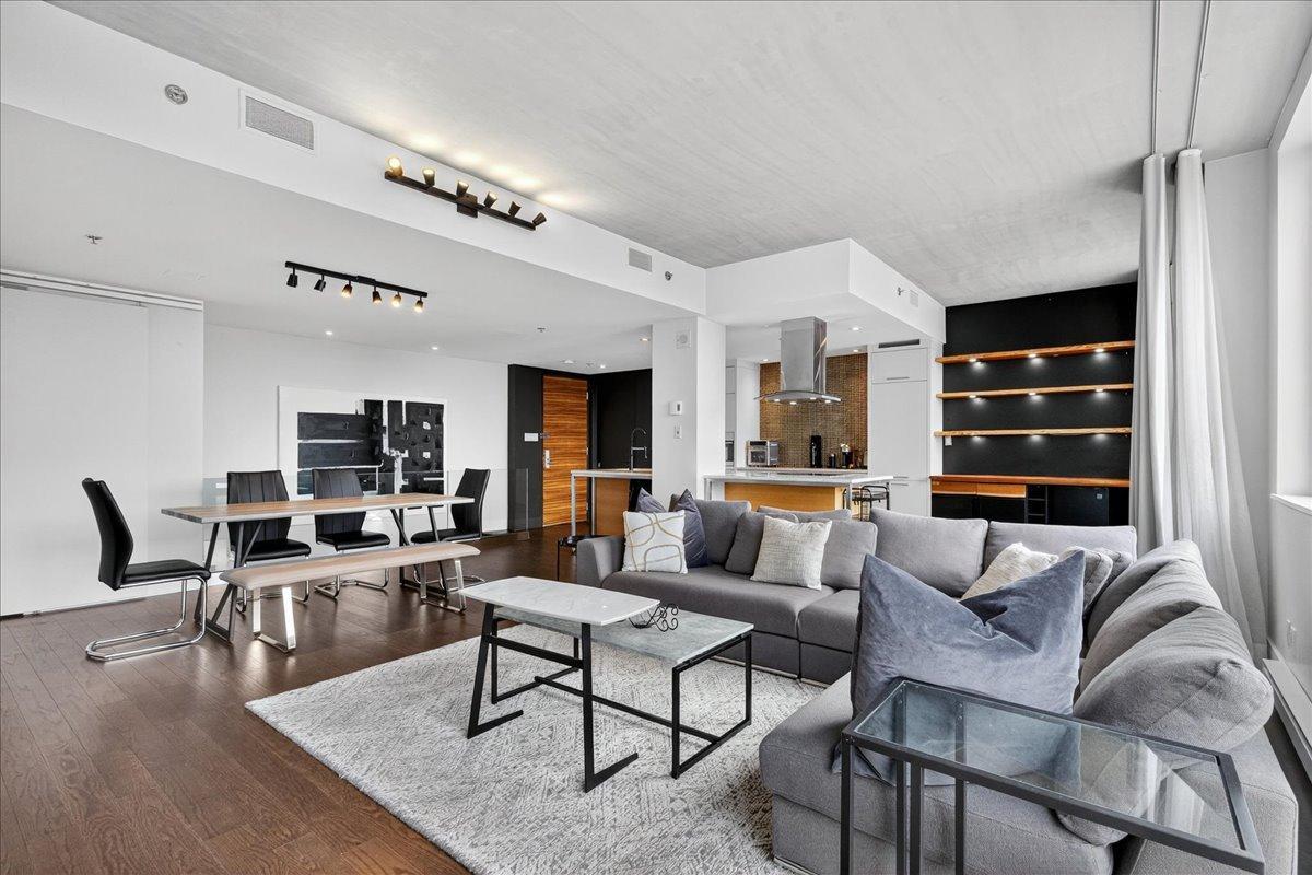 









363


Rue St-Hubert

, 302,
Montréal (Ville-Marie),




QC
H2L0A8

