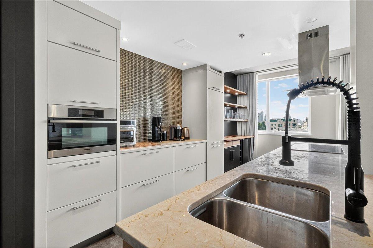 









363


Rue St-Hubert

, 302,
Montréal (Ville-Marie),




QC
H2L0A8

