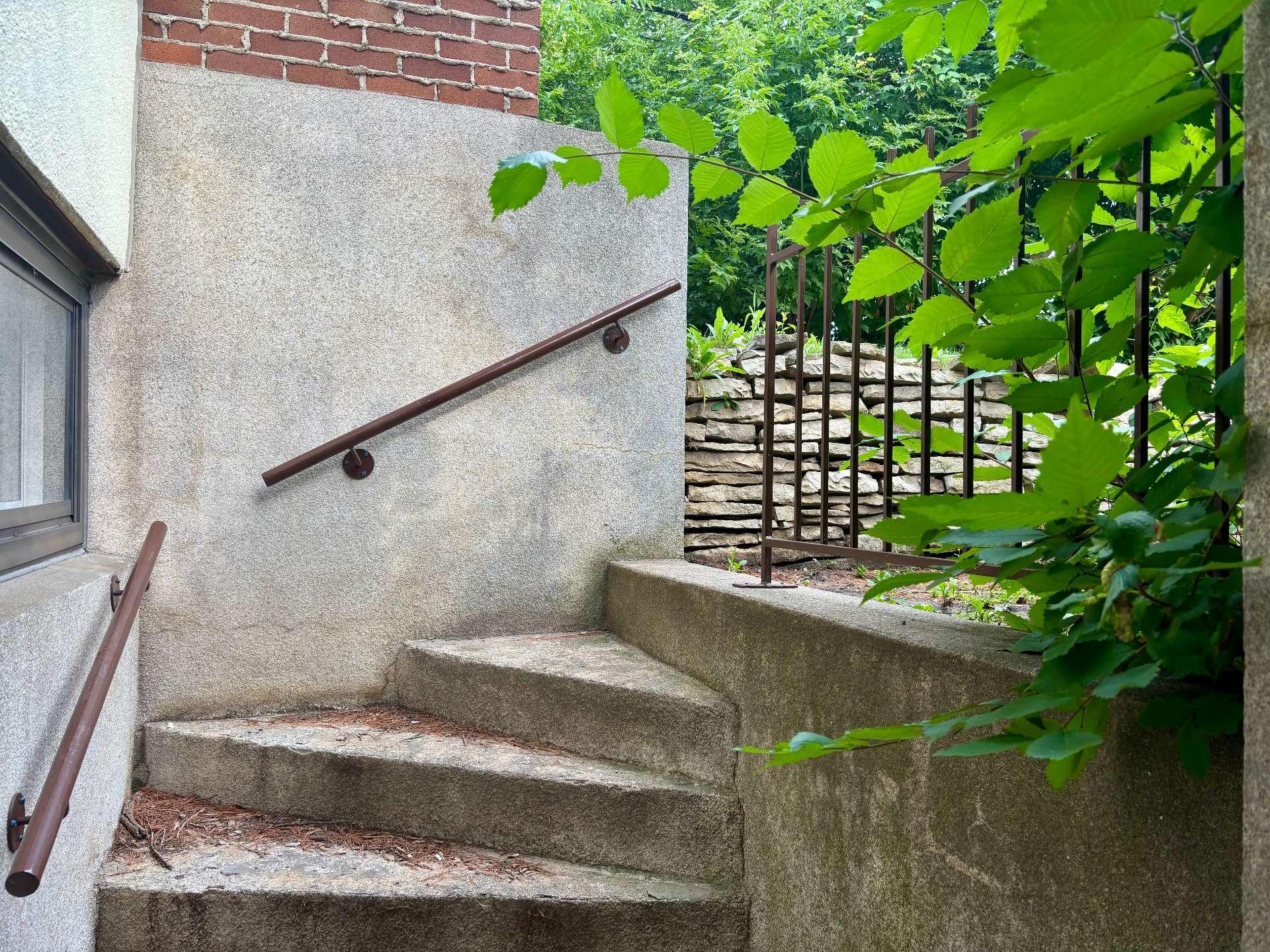 









178


Boul. Thompson

,
Montréal (Saint-Laurent),




QC
H4N1B9

