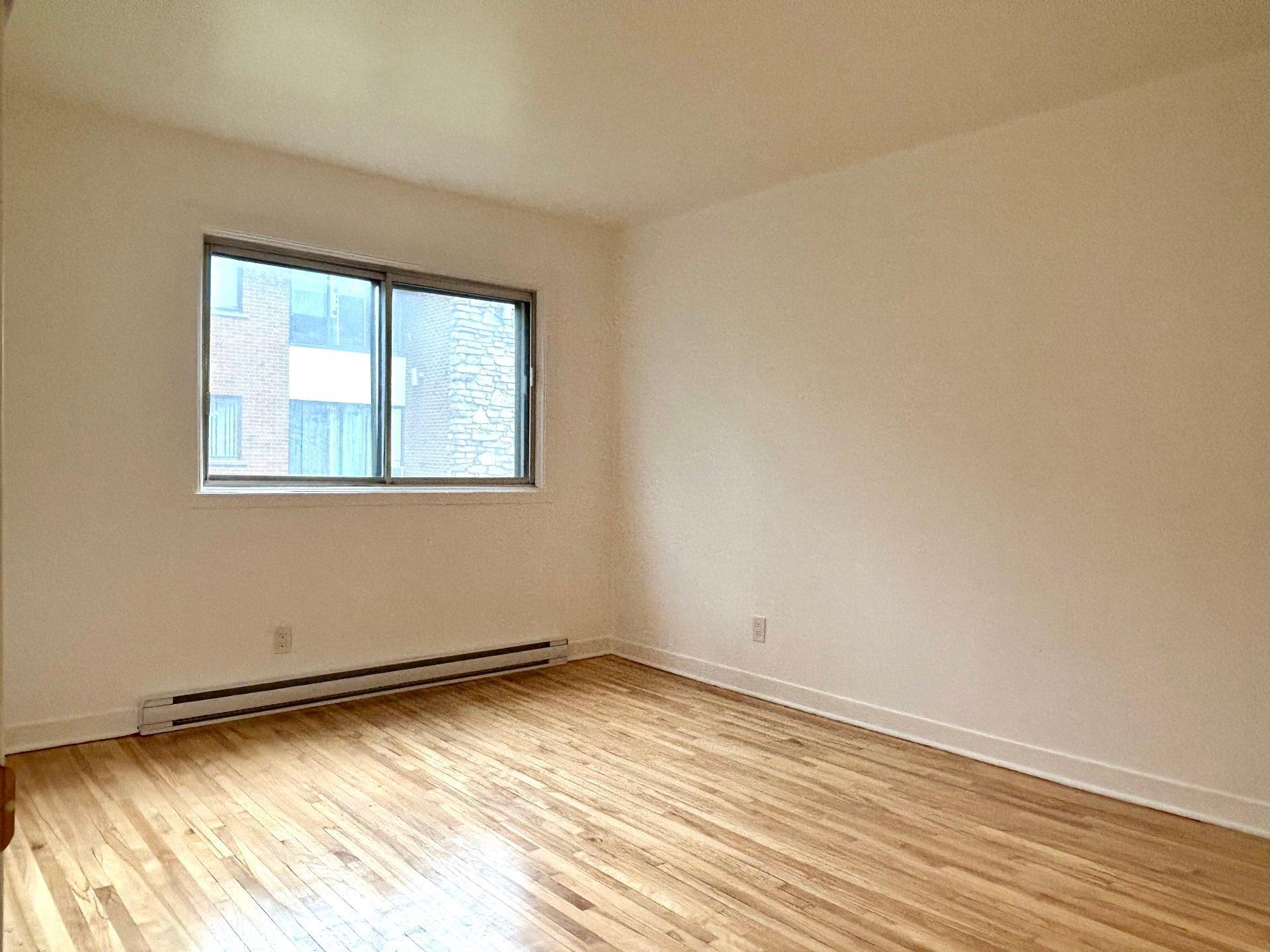









178


Boul. Thompson

,
Montréal (Saint-Laurent),




QC
H4N1B9

