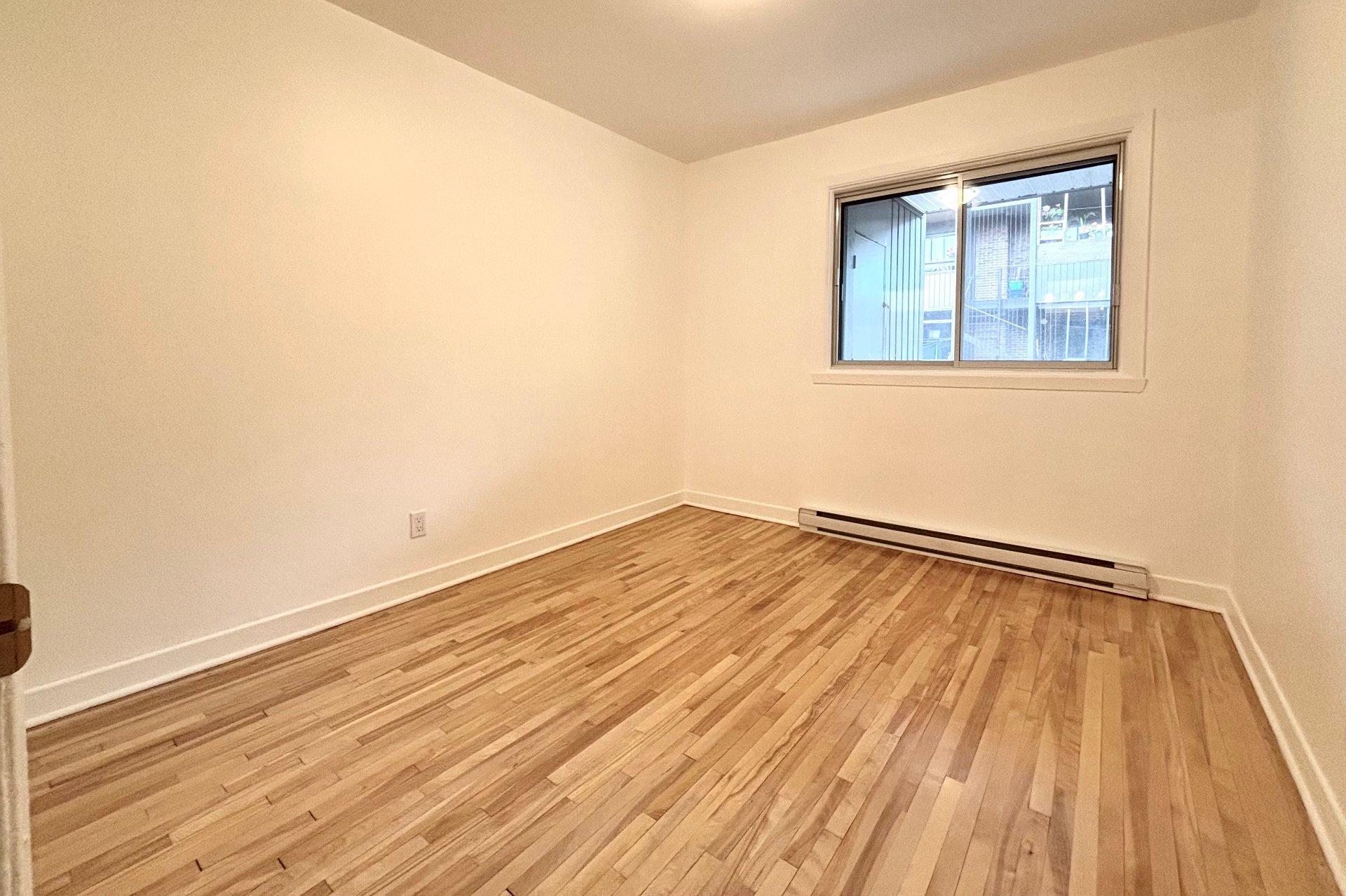 









178


Boul. Thompson

,
Montréal (Saint-Laurent),




QC
H4N1B9


