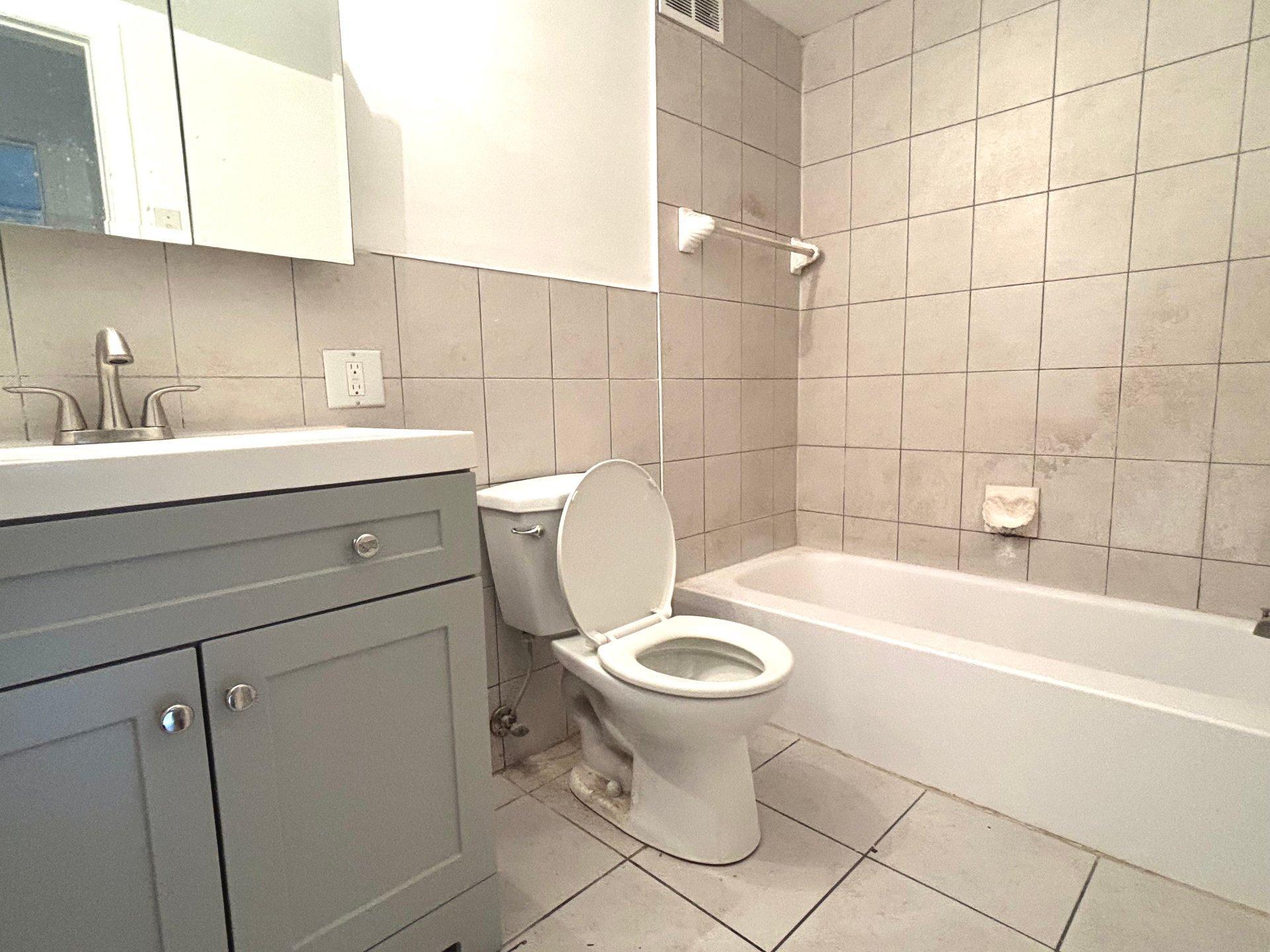 









178


Boul. Thompson

,
Montréal (Saint-Laurent),




QC
H4N1B9


