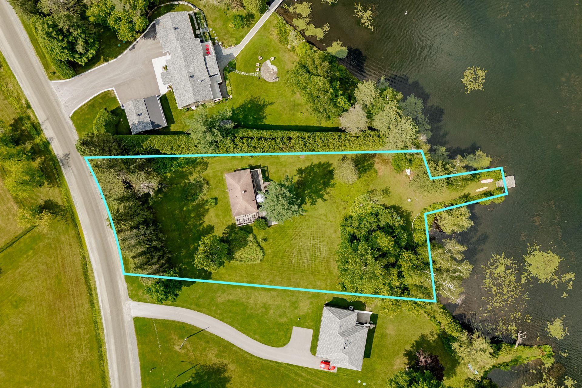 









440Z


Rue Conrad-Blanchet

,
Sherbrooke (Brompton/Rock Forest/Saint-Élie/Deauville),







QC
J1N3P4

