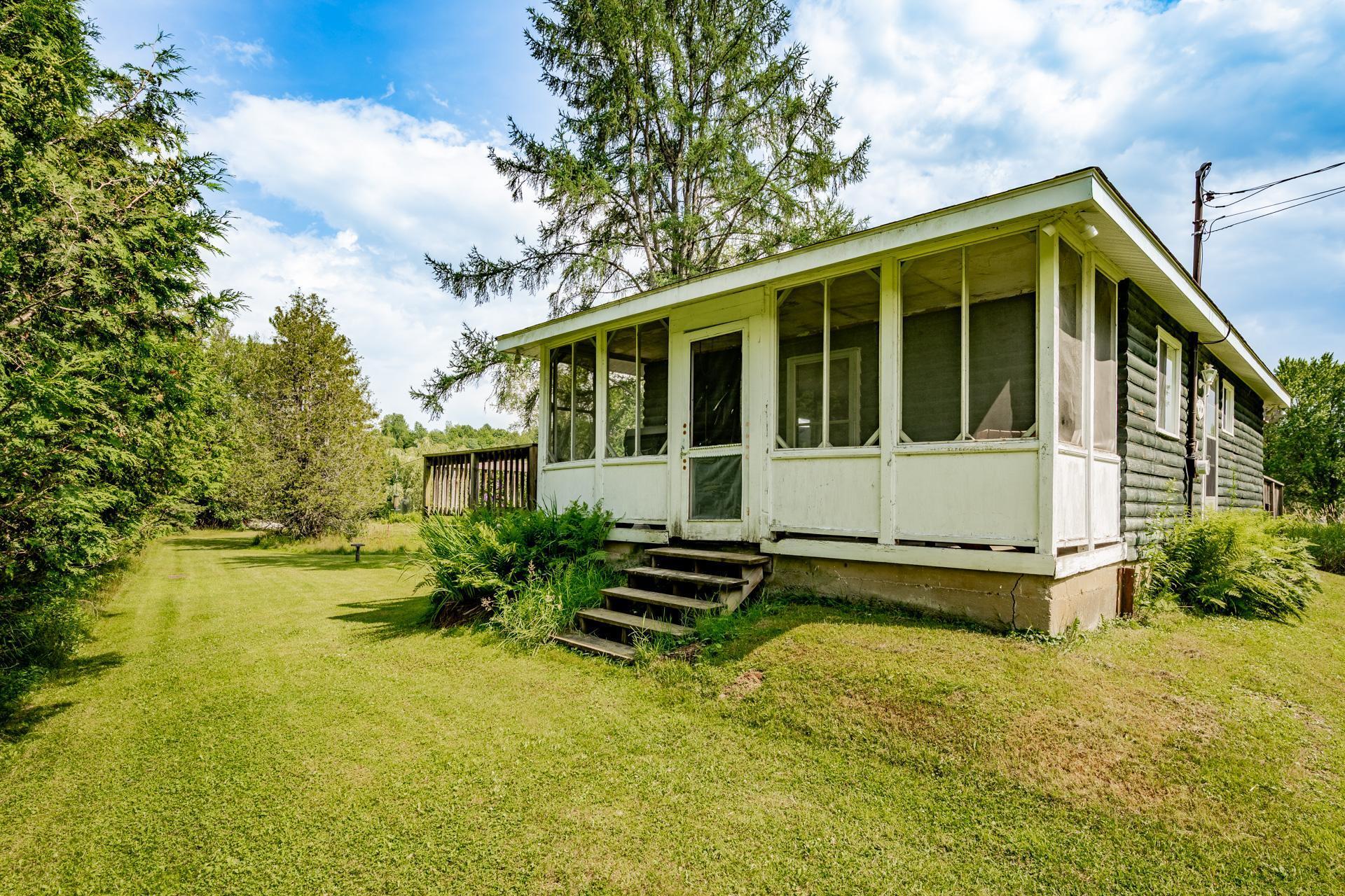 









440Z


Rue Conrad-Blanchet

,
Sherbrooke (Brompton/Rock Forest/Saint-Élie/Deauville),







QC
J1N3P4

