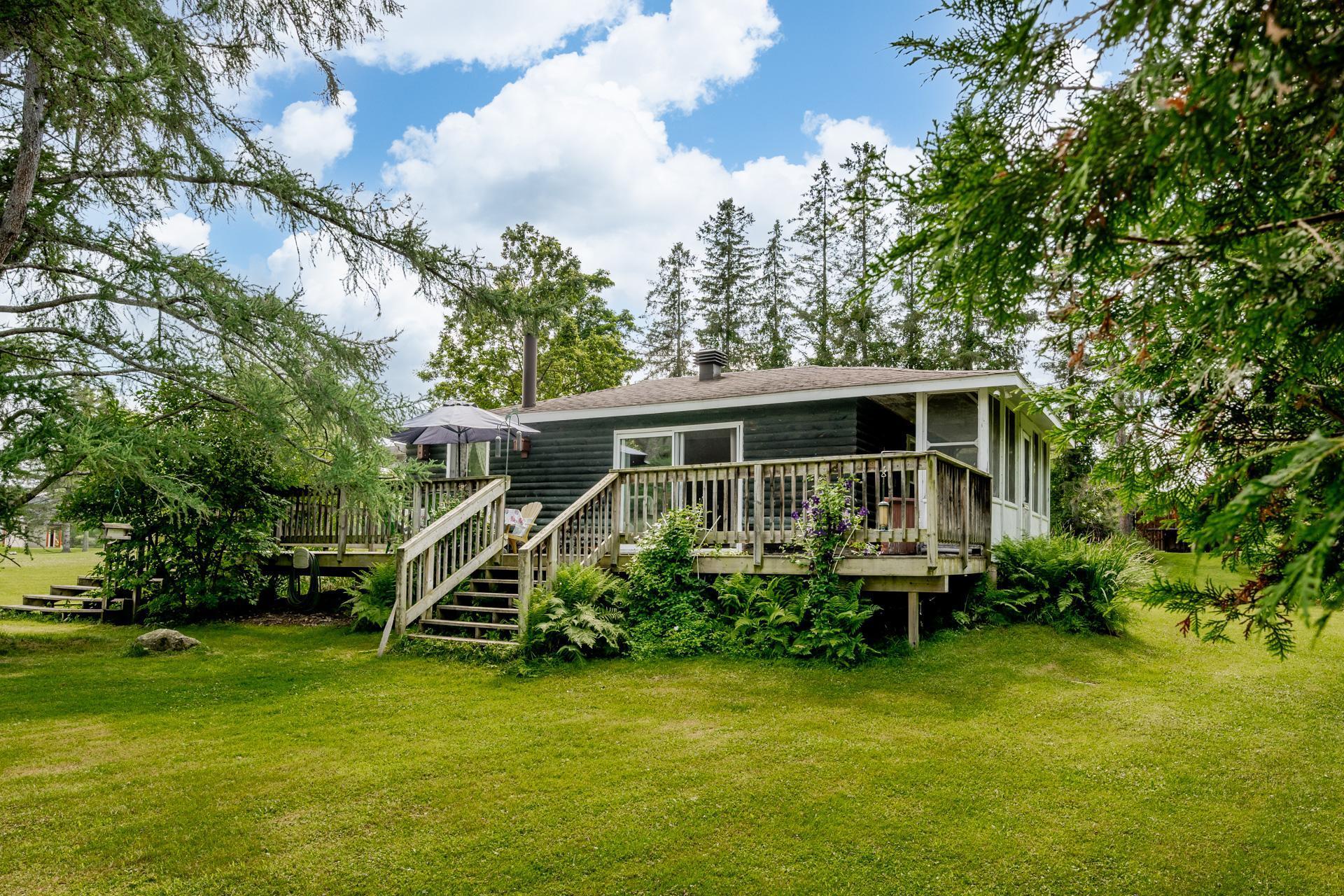 









440Z


Rue Conrad-Blanchet

,
Sherbrooke (Brompton/Rock Forest/Saint-Élie/Deauville),







QC
J1N3P4

