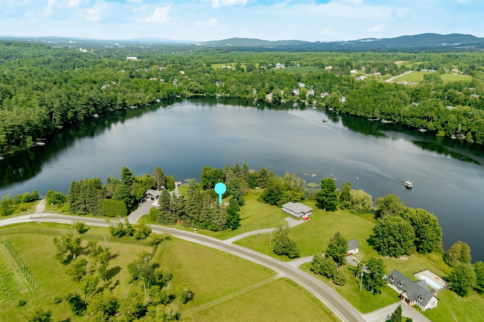 









440Z


Rue Conrad-Blanchet

,
Sherbrooke (Brompton/Rock Forest/Saint-Élie/Deauville),







QC
J1N3P4

