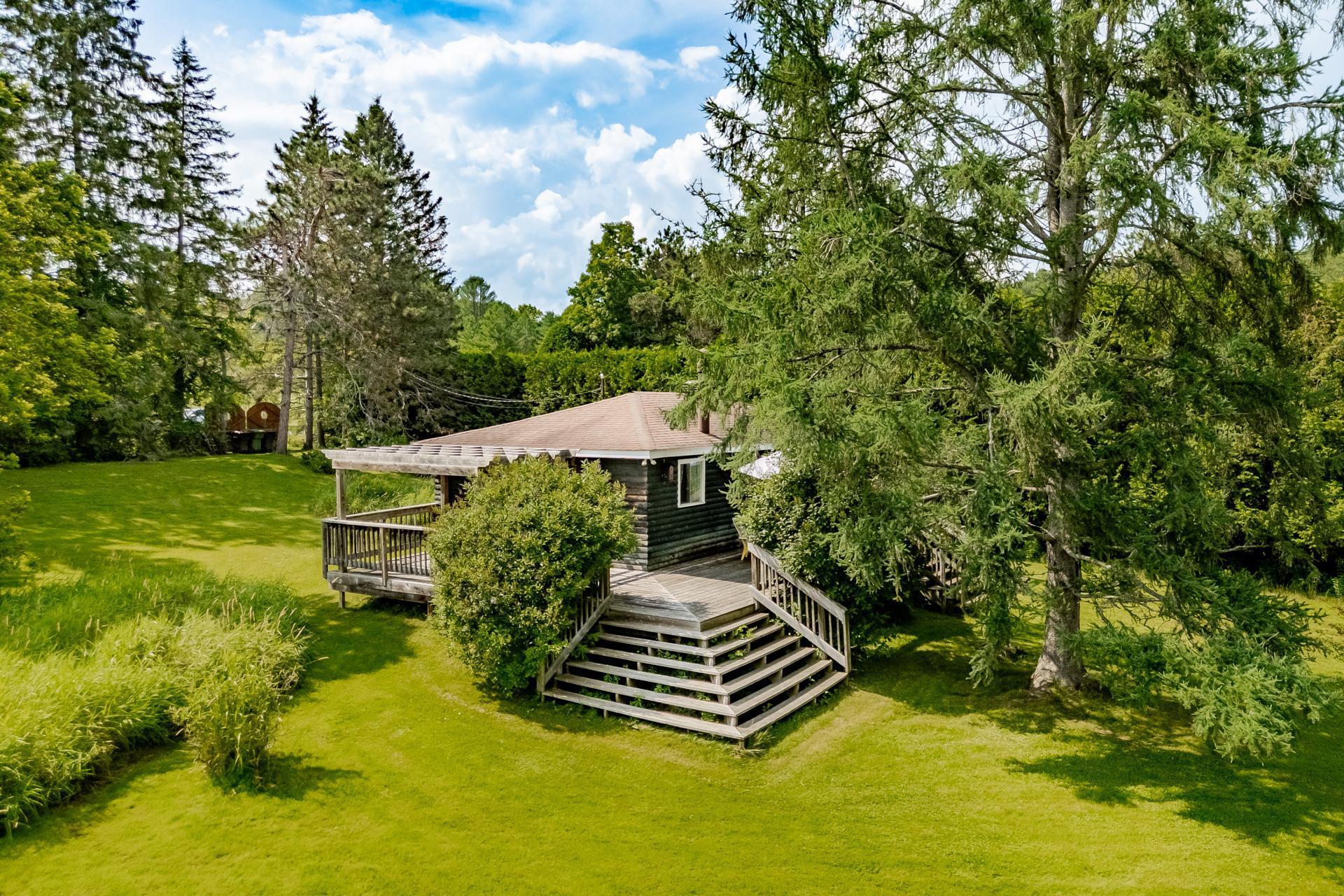 









440Z


Rue Conrad-Blanchet

,
Sherbrooke (Brompton/Rock Forest/Saint-Élie/Deauville),







QC
J1N3P4

