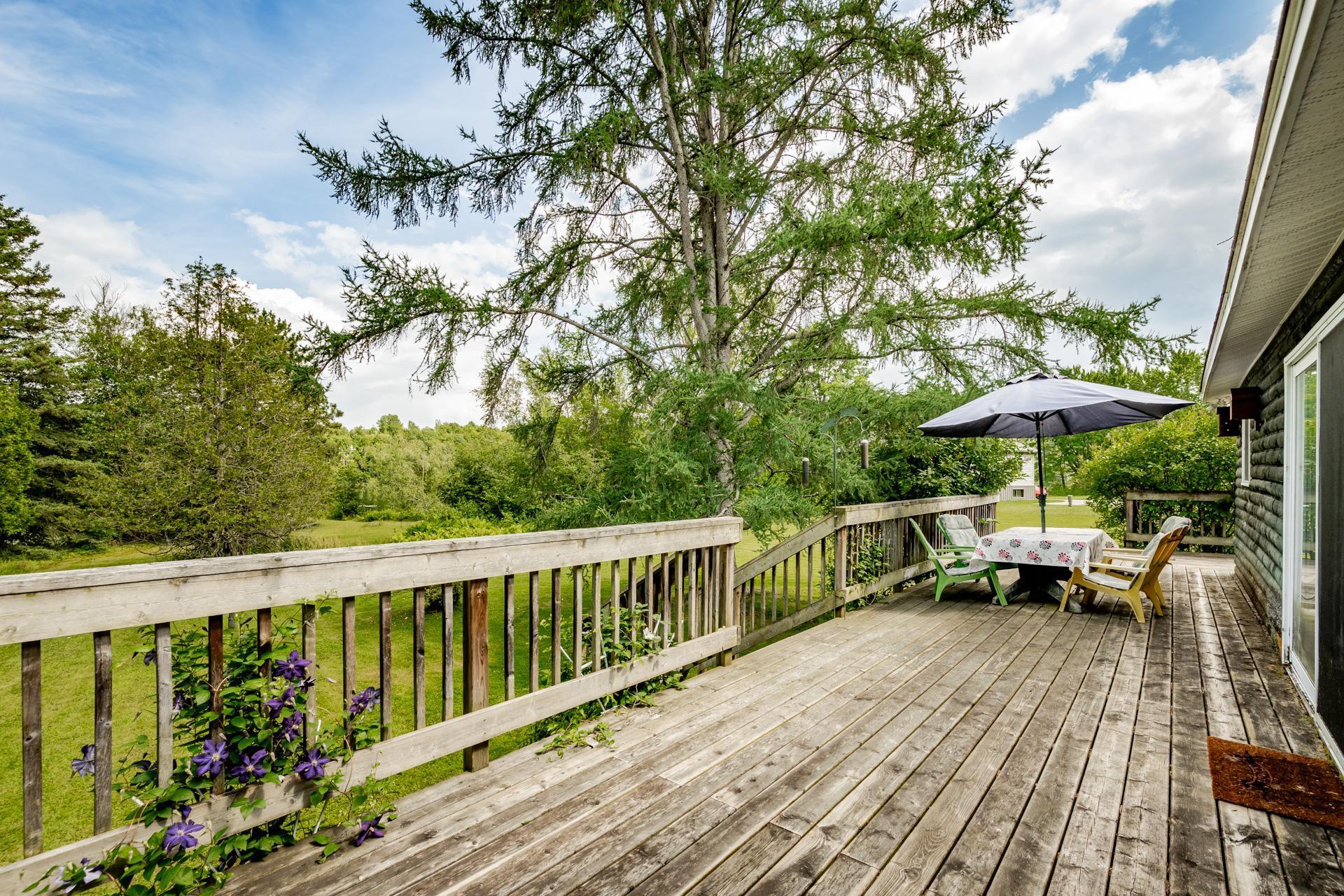 









440Z


Rue Conrad-Blanchet

,
Sherbrooke (Brompton/Rock Forest/Saint-Élie/Deauville),







QC
J1N3P4

