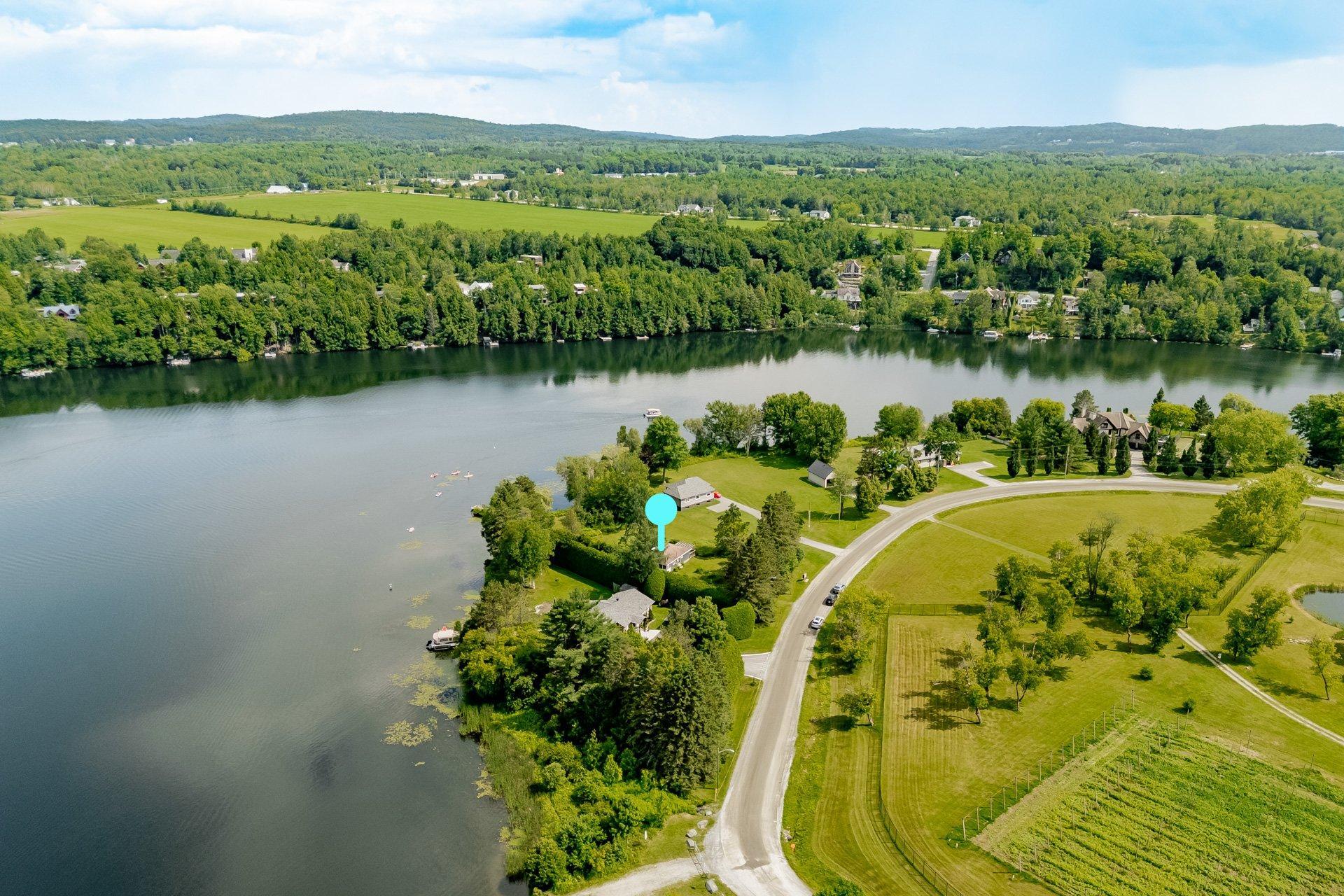 









440Z


Rue Conrad-Blanchet

,
Sherbrooke (Brompton/Rock Forest/Saint-Élie/Deauville),







QC
J1N3P4

