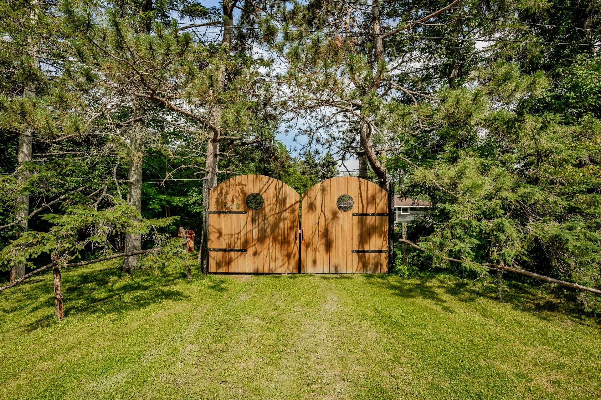 









440Z


Rue Conrad-Blanchet

,
Sherbrooke (Brompton/Rock Forest/Saint-Élie/Deauville),







QC
J1N3P4

