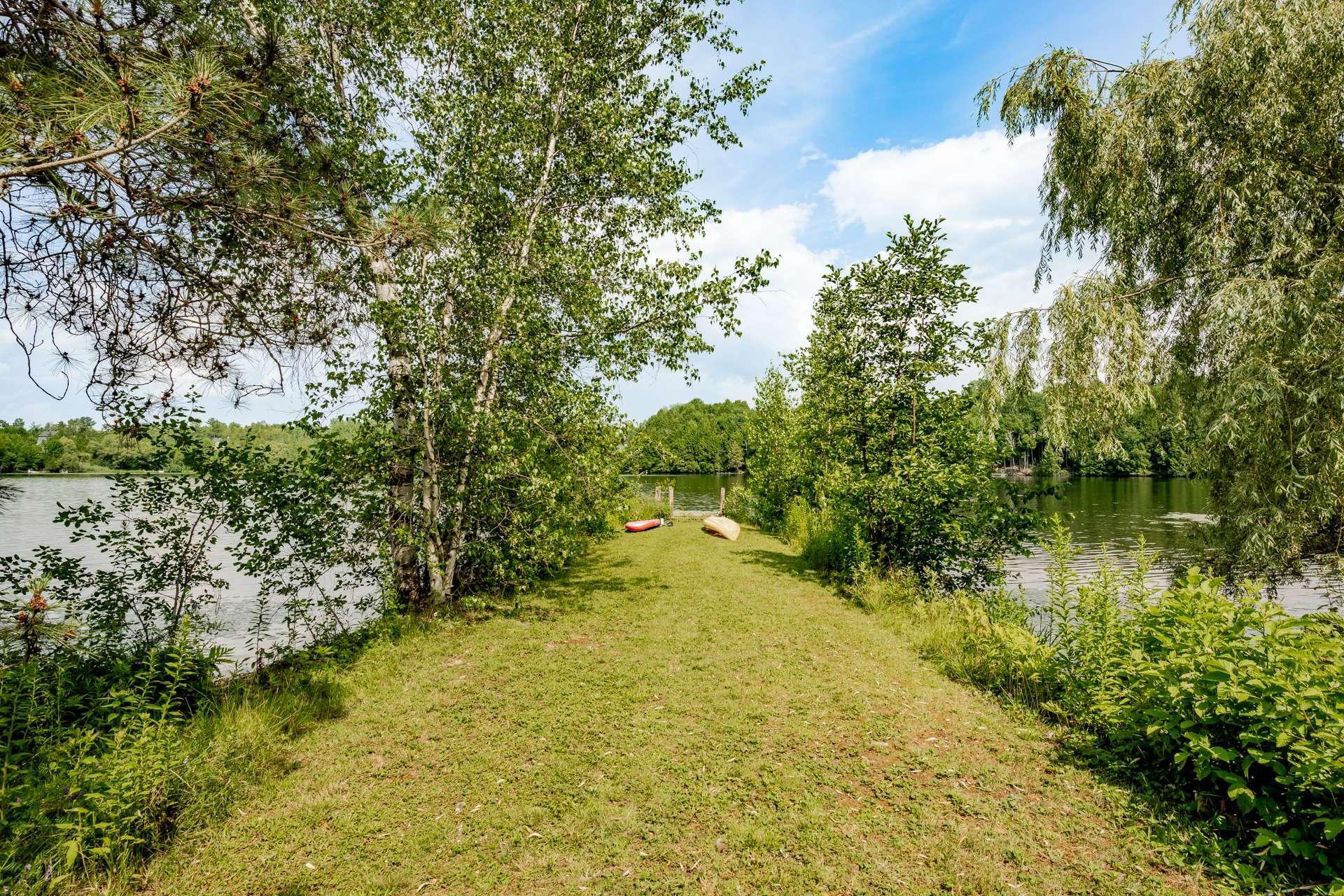 









440Z


Rue Conrad-Blanchet

,
Sherbrooke (Brompton/Rock Forest/Saint-Élie/Deauville),







QC
J1N3P4

