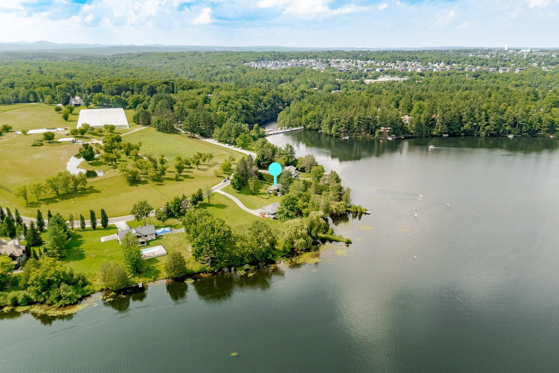 









440Z


Rue Conrad-Blanchet

,
Sherbrooke (Brompton/Rock Forest/Saint-Élie/Deauville),







QC
J1N3P4

