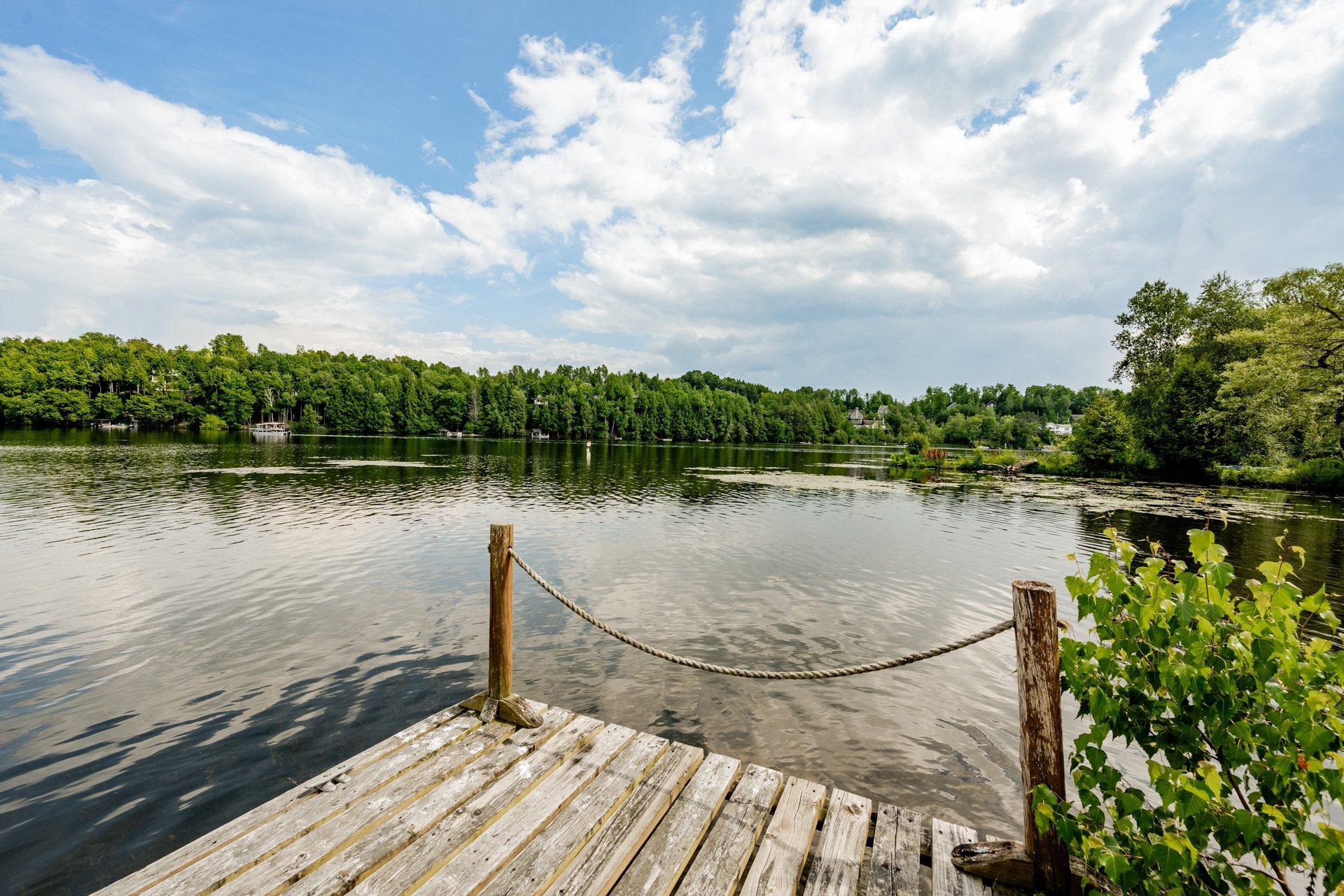 









440Z


Rue Conrad-Blanchet

,
Sherbrooke (Brompton/Rock Forest/Saint-Élie/Deauville),







QC
J1N3P4

