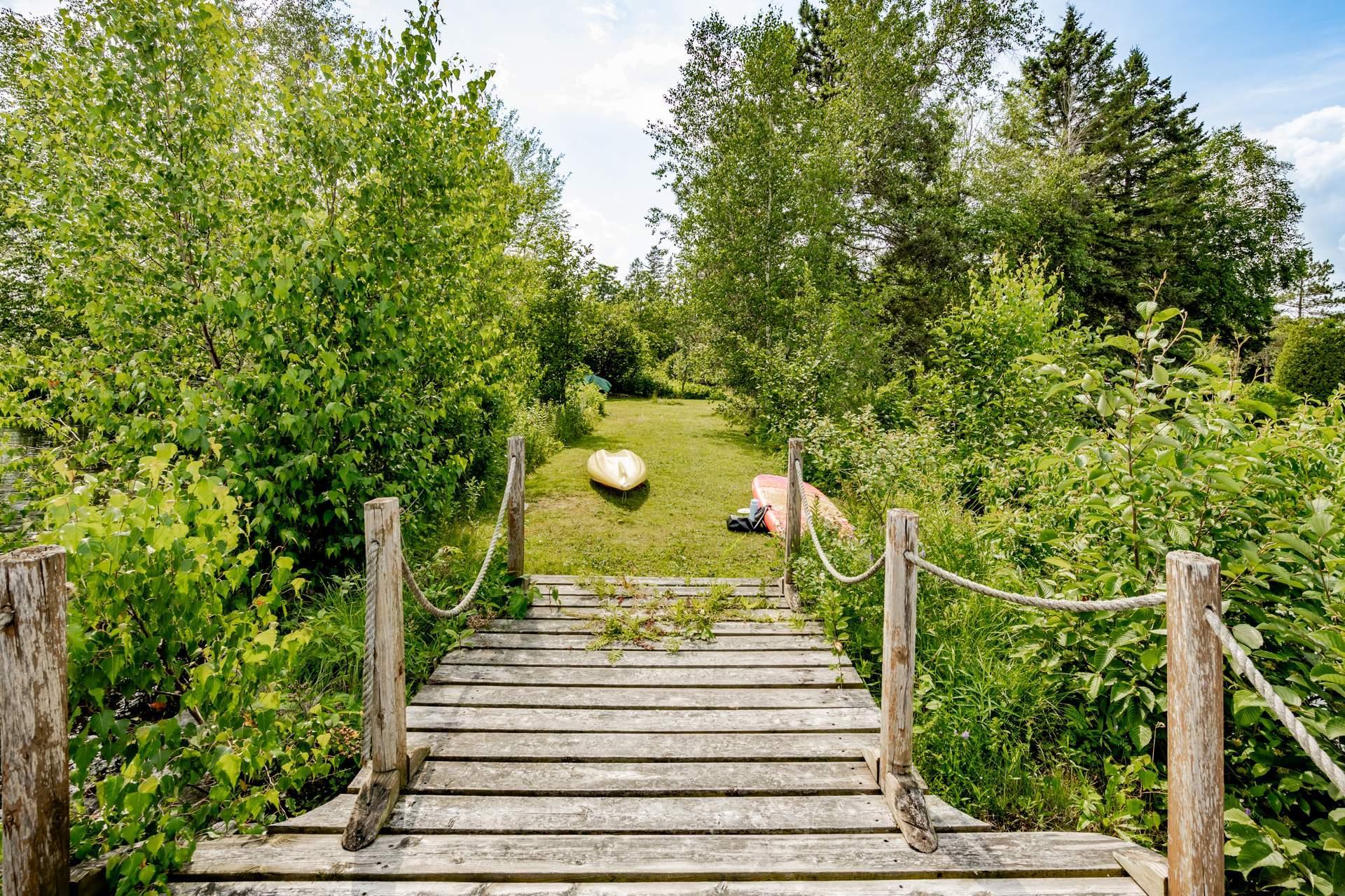 









440Z


Rue Conrad-Blanchet

,
Sherbrooke (Brompton/Rock Forest/Saint-Élie/Deauville),







QC
J1N3P4

