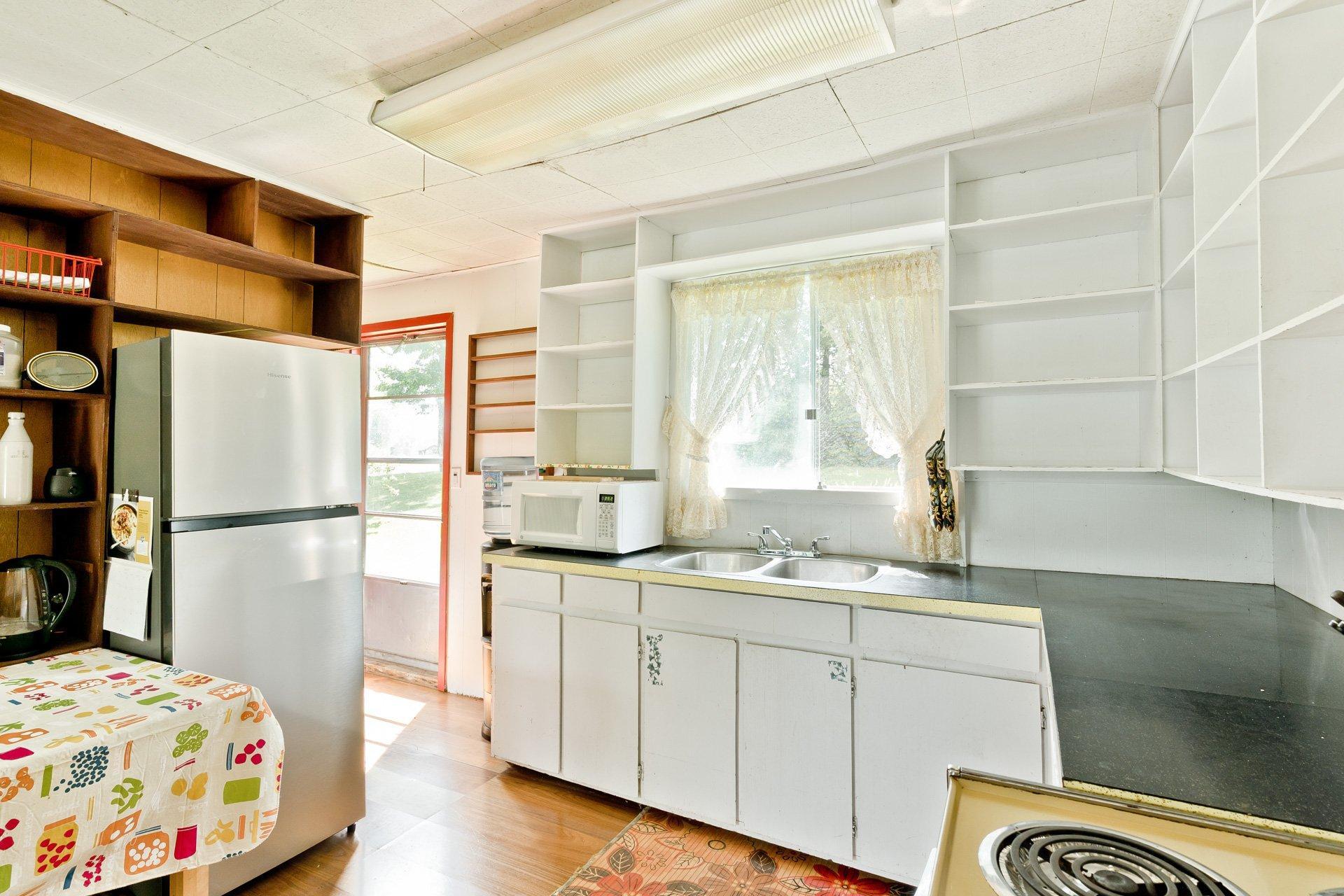 









440Z


Rue Conrad-Blanchet

,
Sherbrooke (Brompton/Rock Forest/Saint-Élie/Deauville),







QC
J1N3P4

