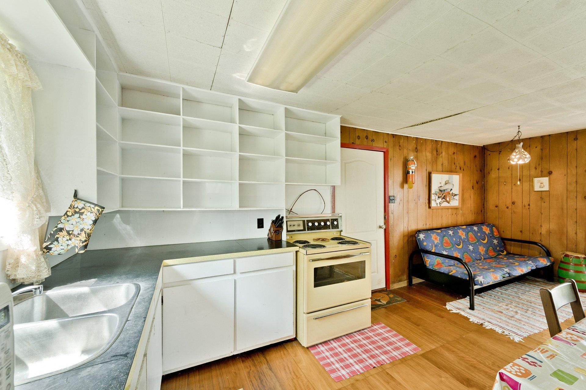 









440Z


Rue Conrad-Blanchet

,
Sherbrooke (Brompton/Rock Forest/Saint-Élie/Deauville),







QC
J1N3P4

