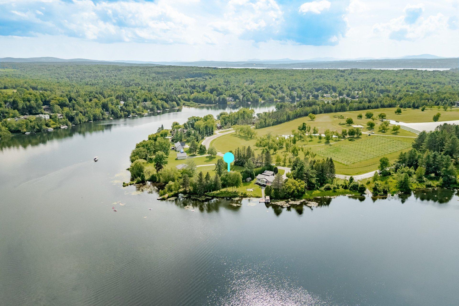 









440Z


Rue Conrad-Blanchet

,
Sherbrooke (Brompton/Rock Forest/Saint-Élie/Deauville),







QC
J1N3P4

