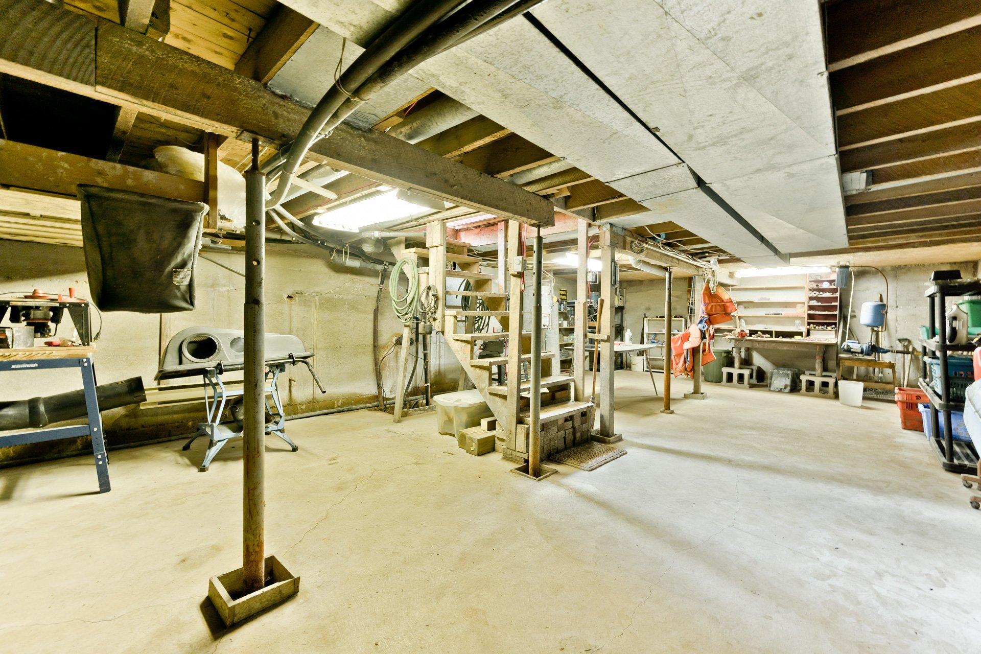 









440Z


Rue Conrad-Blanchet

,
Sherbrooke (Brompton/Rock Forest/Saint-Élie/Deauville),







QC
J1N3P4

