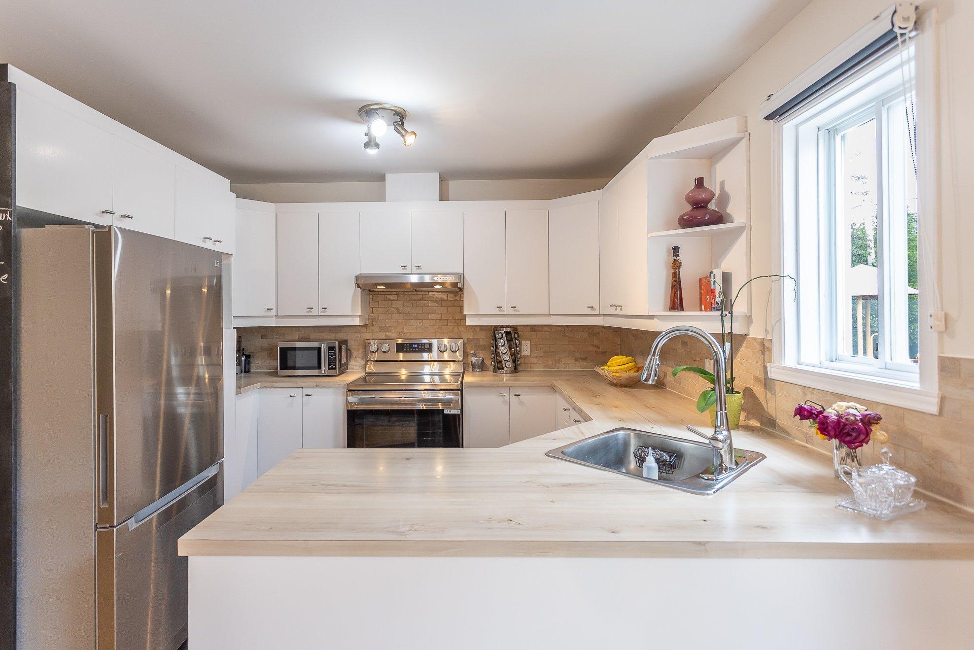 









911


Rue Siméon

,
Laval (Fabreville),




QC
H7R6C9

