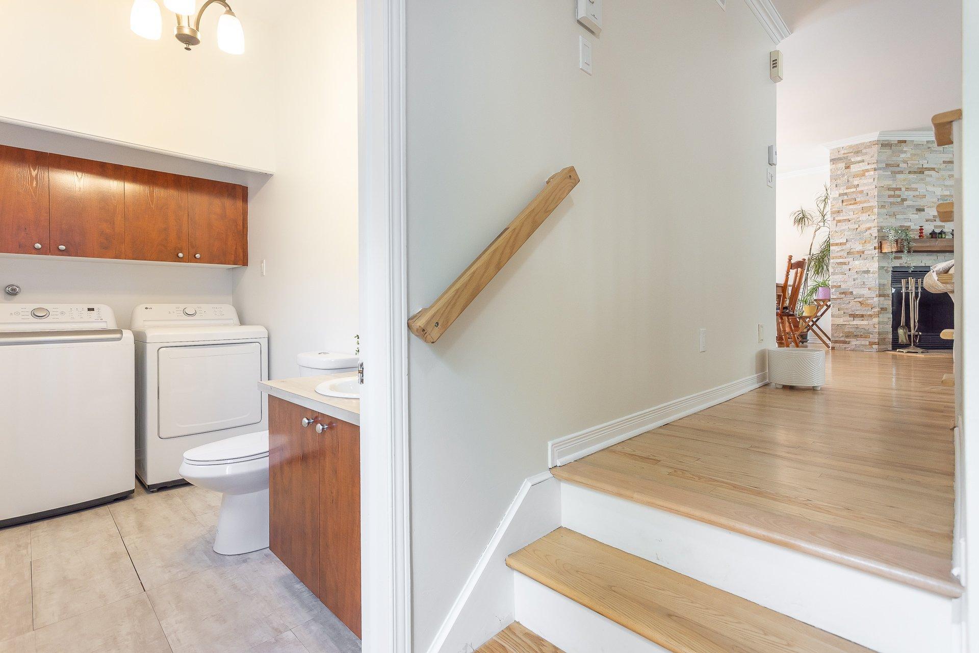 









911


Rue Siméon

,
Laval (Fabreville),




QC
H7R6C9

