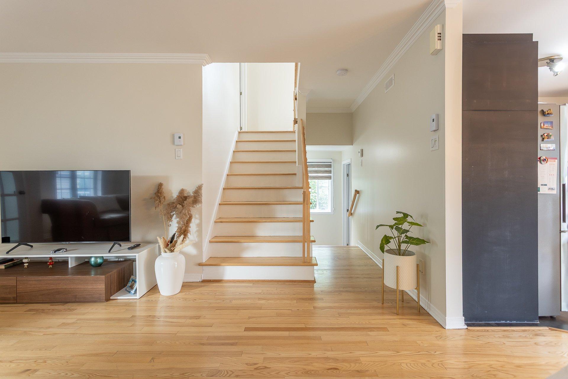









911


Rue Siméon

,
Laval (Fabreville),




QC
H7R6C9

