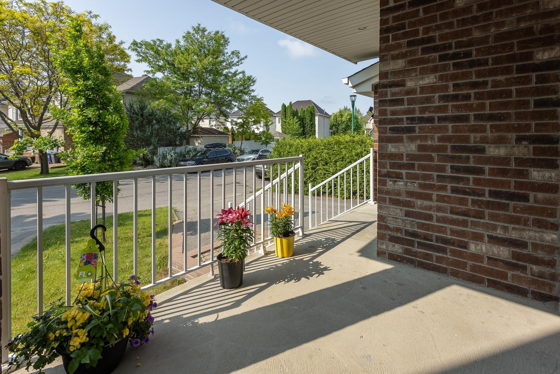 









911


Rue Siméon

,
Laval (Fabreville),




QC
H7R6C9

