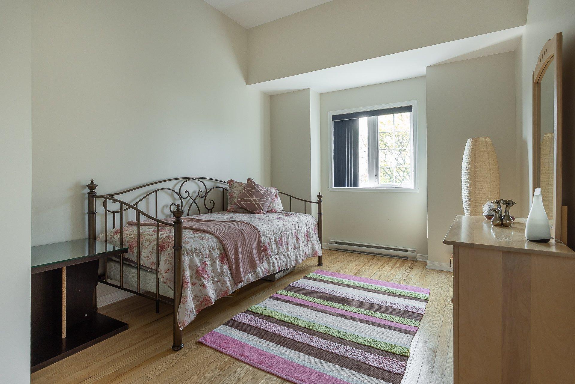 









911


Rue Siméon

,
Laval (Fabreville),




QC
H7R6C9

