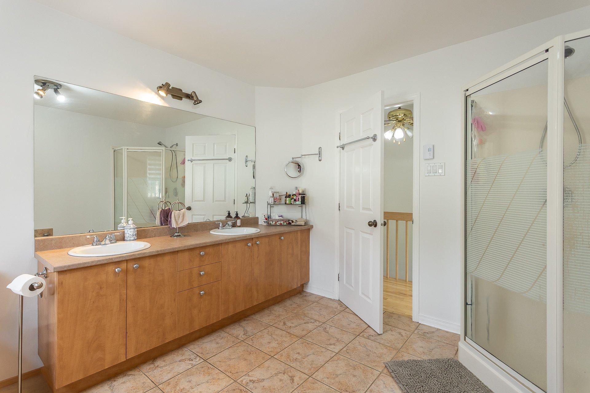 









911


Rue Siméon

,
Laval (Fabreville),




QC
H7R6C9

