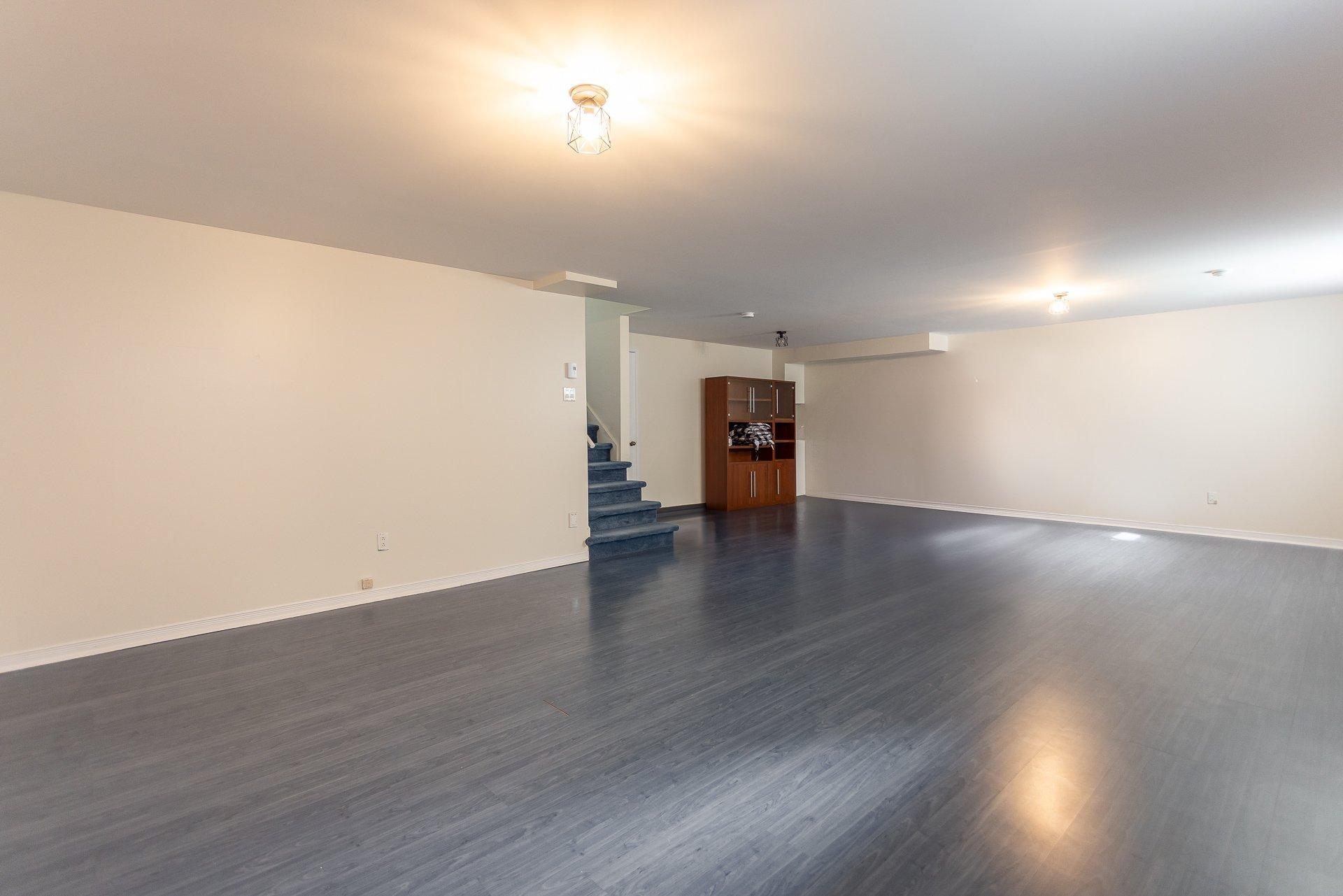 









911


Rue Siméon

,
Laval (Fabreville),




QC
H7R6C9

