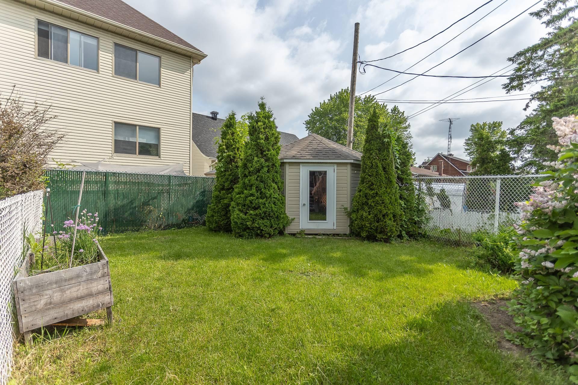 









911


Rue Siméon

,
Laval (Fabreville),




QC
H7R6C9

