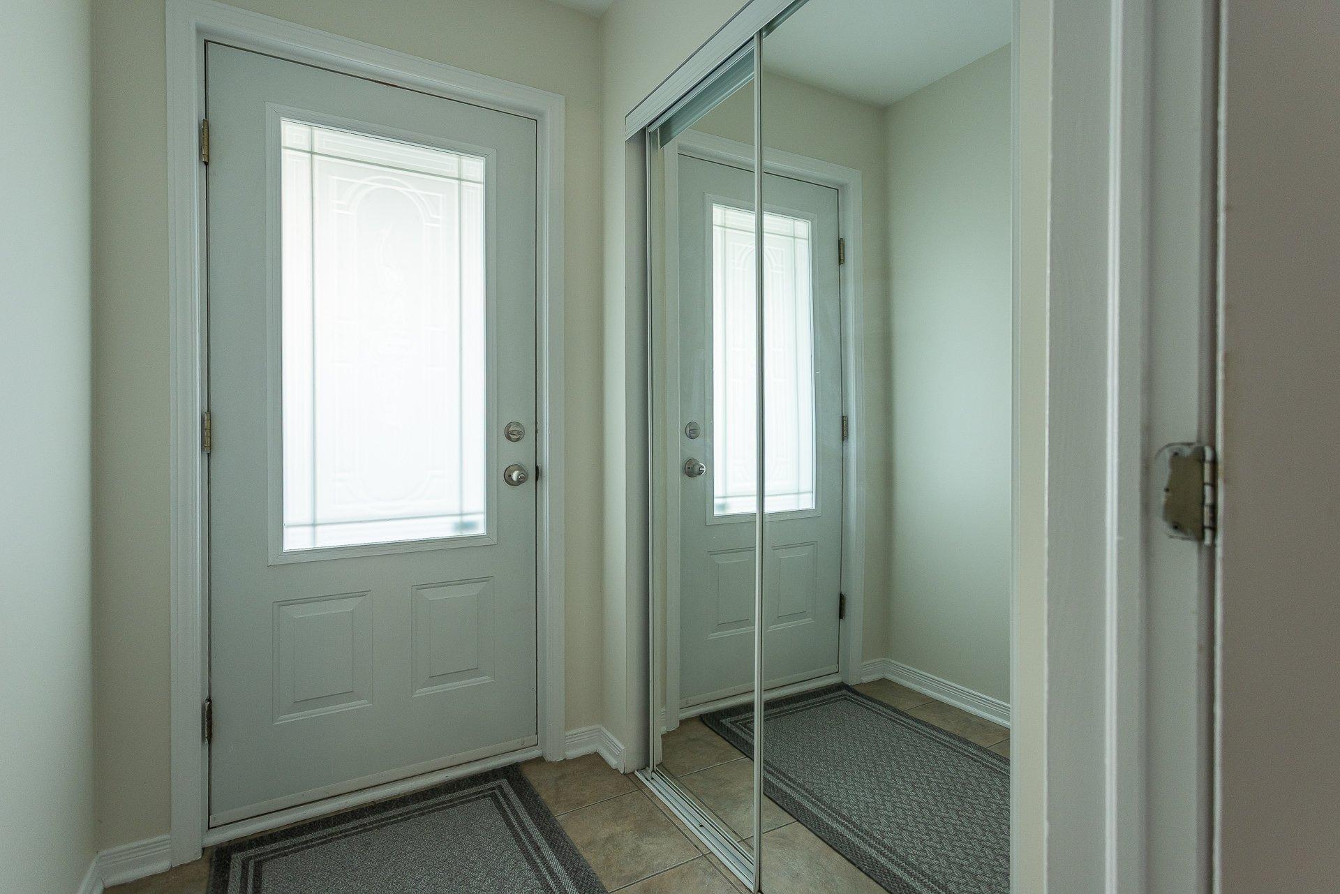 









911


Rue Siméon

,
Laval (Fabreville),




QC
H7R6C9

