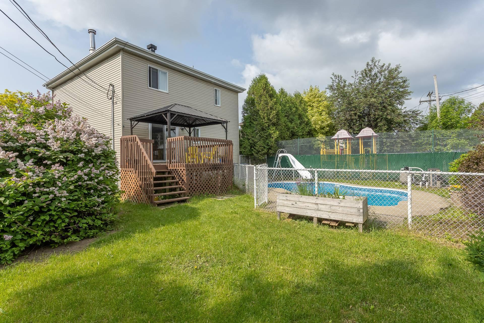 









911


Rue Siméon

,
Laval (Fabreville),




QC
H7R6C9

