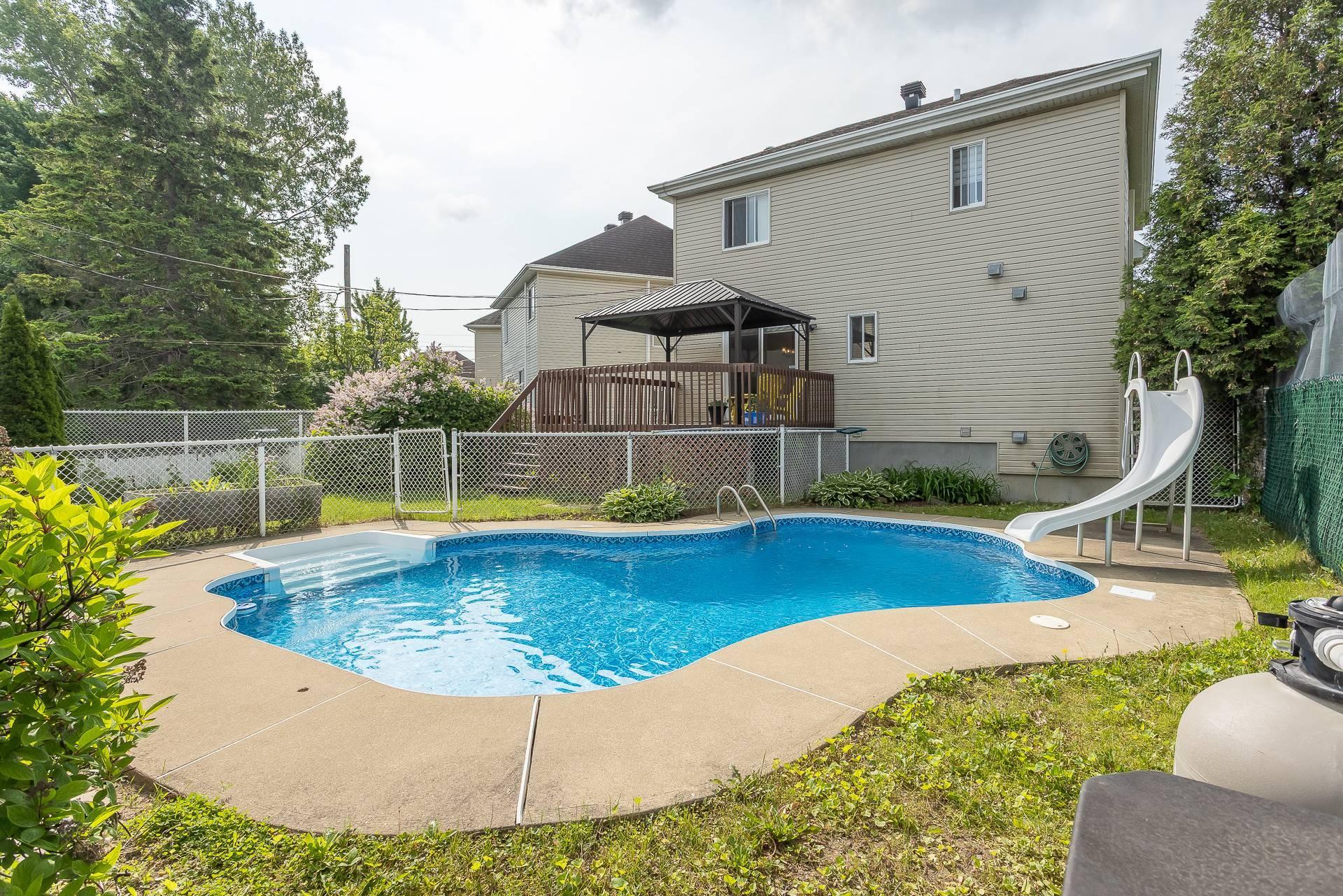 









911


Rue Siméon

,
Laval (Fabreville),




QC
H7R6C9

