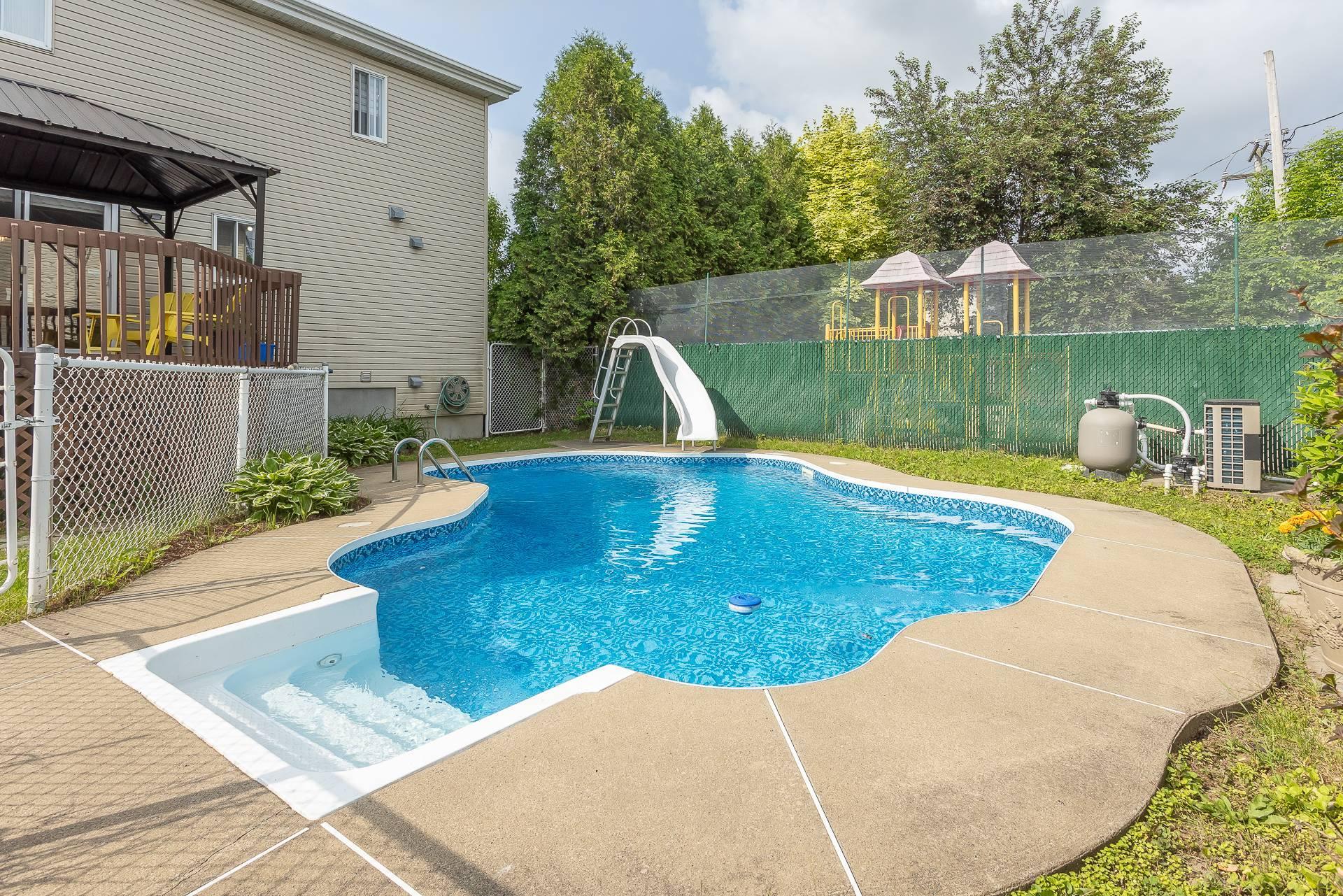 









911


Rue Siméon

,
Laval (Fabreville),




QC
H7R6C9

