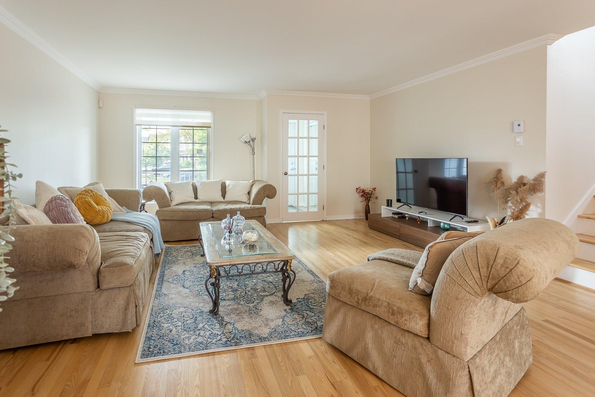 









911


Rue Siméon

,
Laval (Fabreville),




QC
H7R6C9

